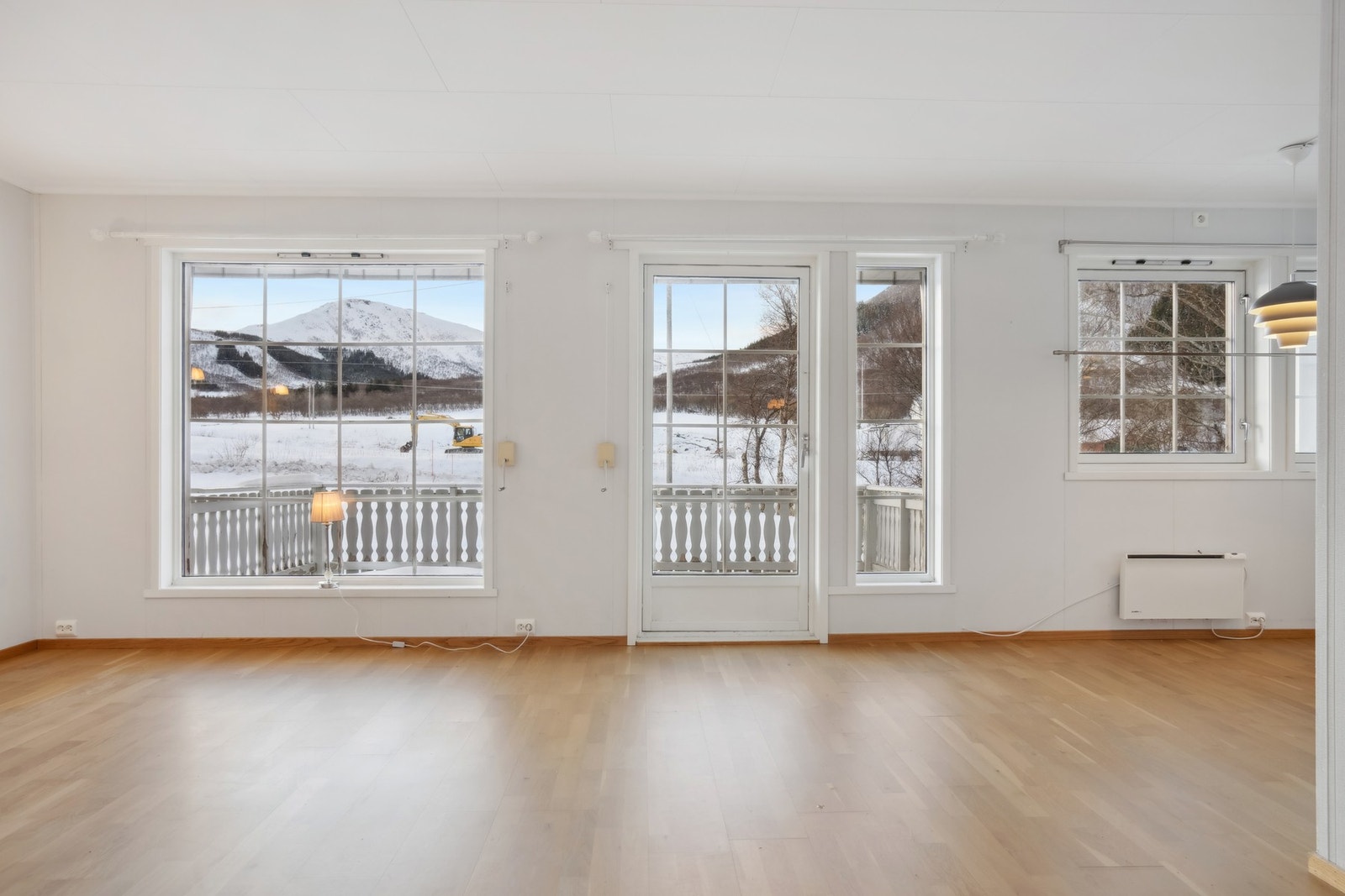 Her med utgang til veranda hvor gode solforhold kan nytes. Galleribilde