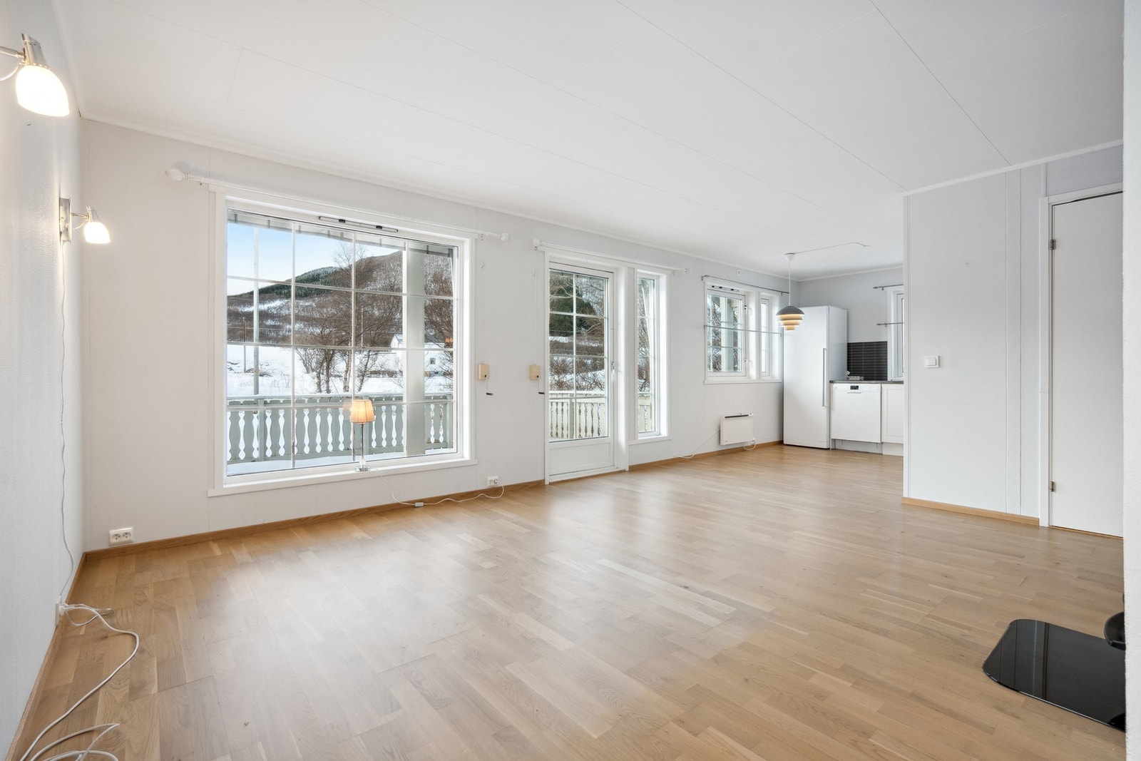 Åpen stue-/kjøkkenløsning gir en god romfølelse. Galleribilde