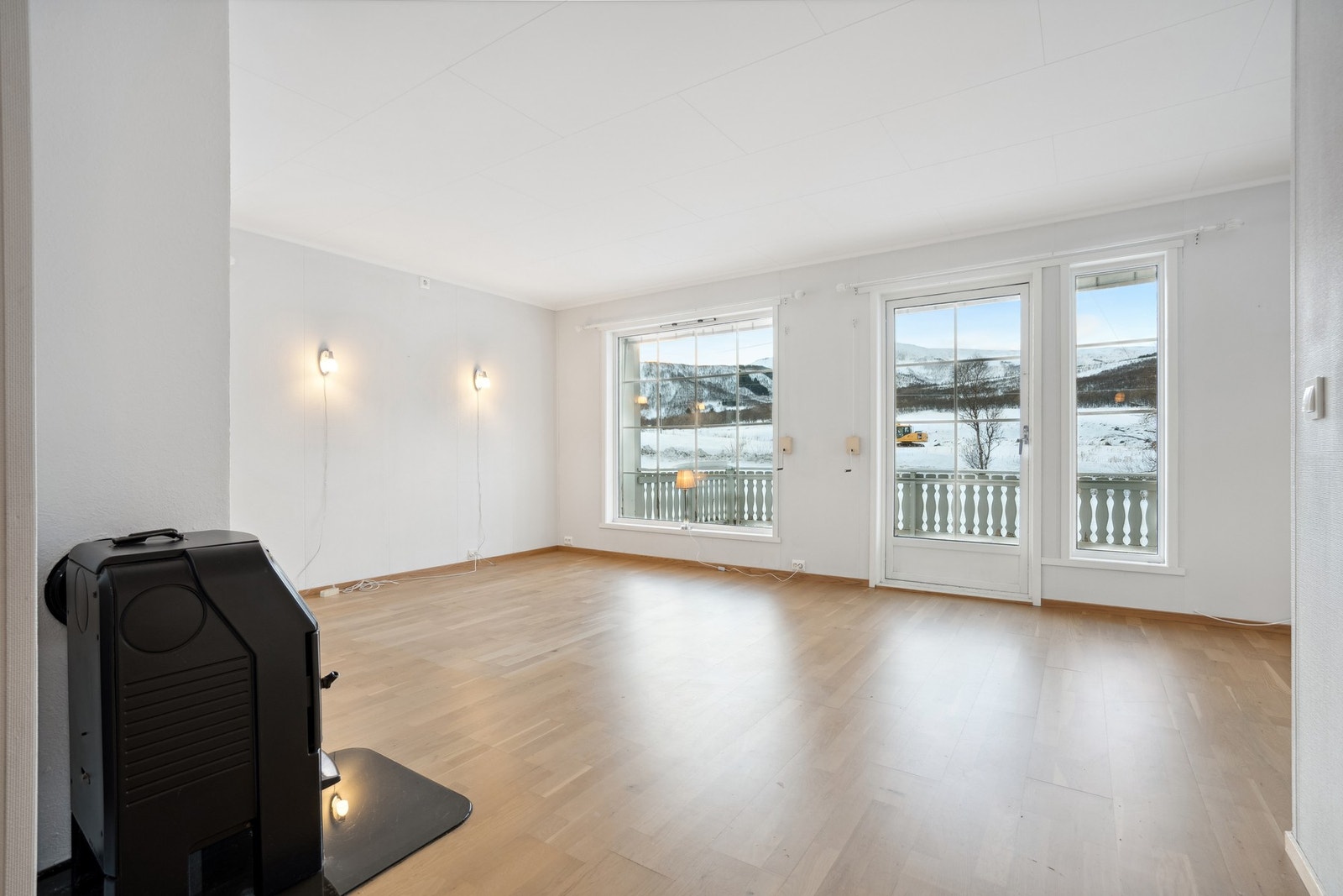 Stue med mye dagslys inn. Galleribilde