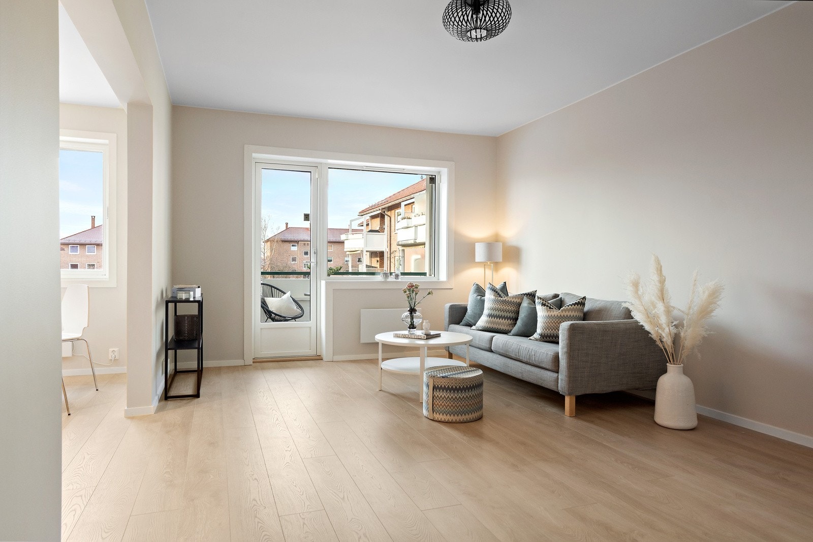 Leiligheten er betydelig oppgradert i 2023 med bl.a nytt kjøkken, lekkert baderom, 1-stavs gulv og glatte overflater Galleribilde