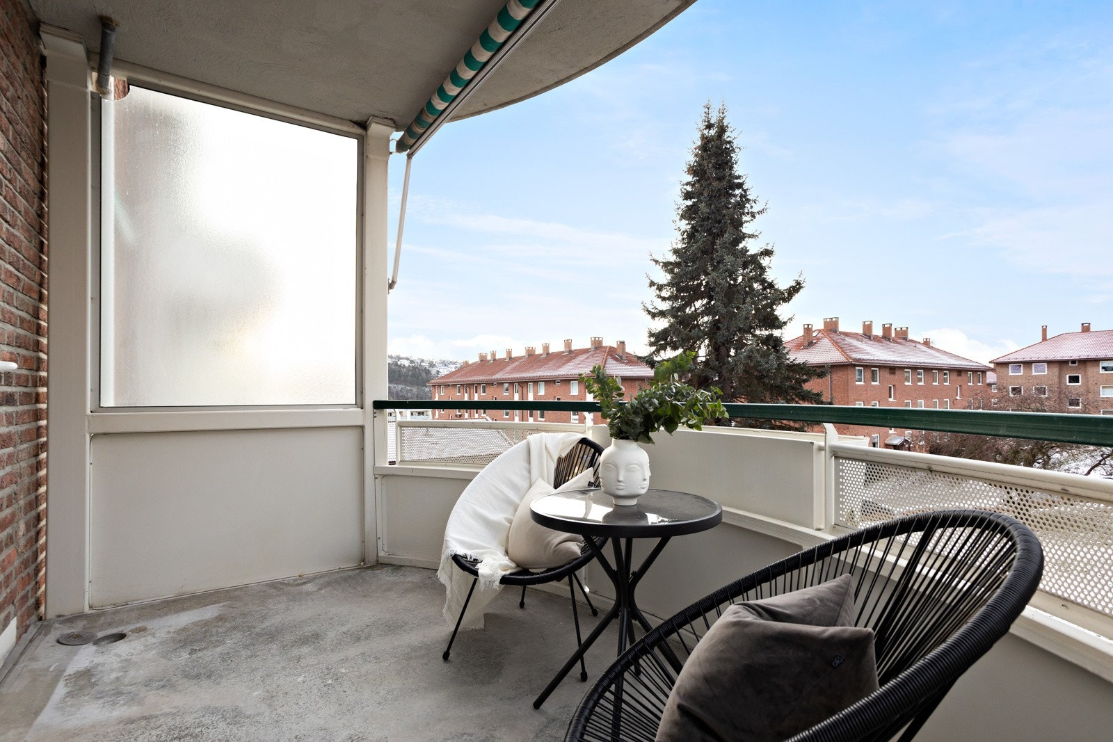 Solrik, vestvendt balkong på 7,5 m² Galleribilde