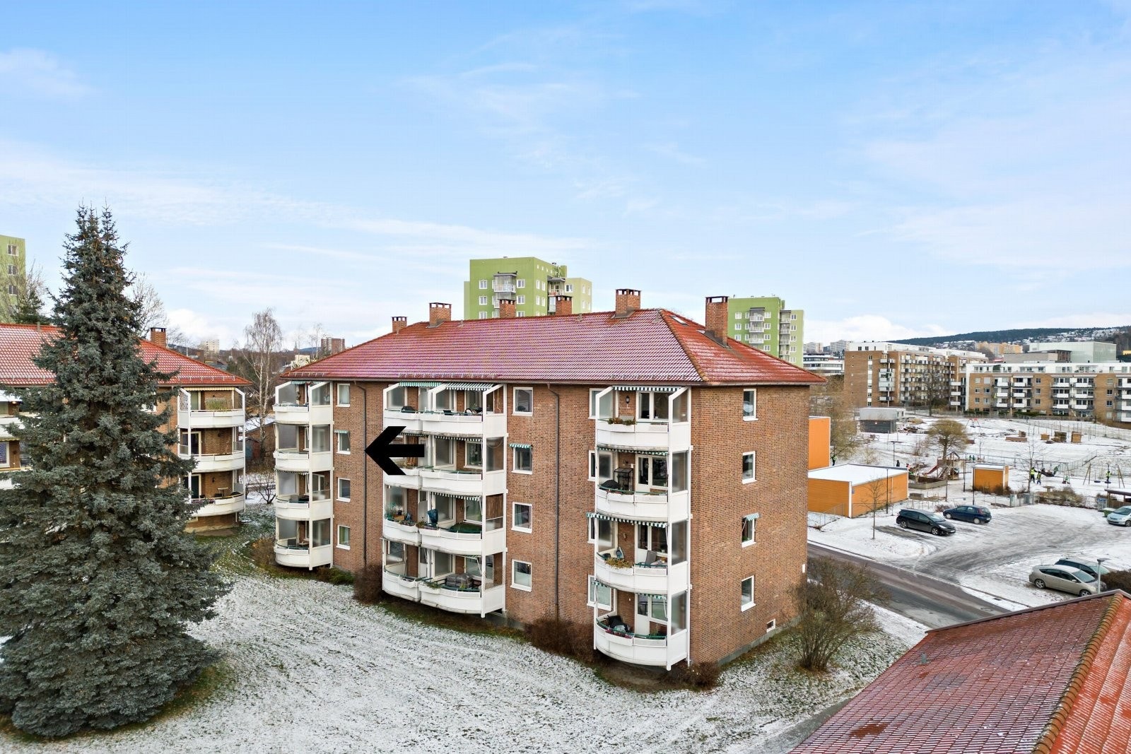 Her bor man i rolige og grønne omgivelser på populære Etterstad, like ved skole, buss, butikker, T-bane og fine rekreasjonsmuligheter Galleribilde
