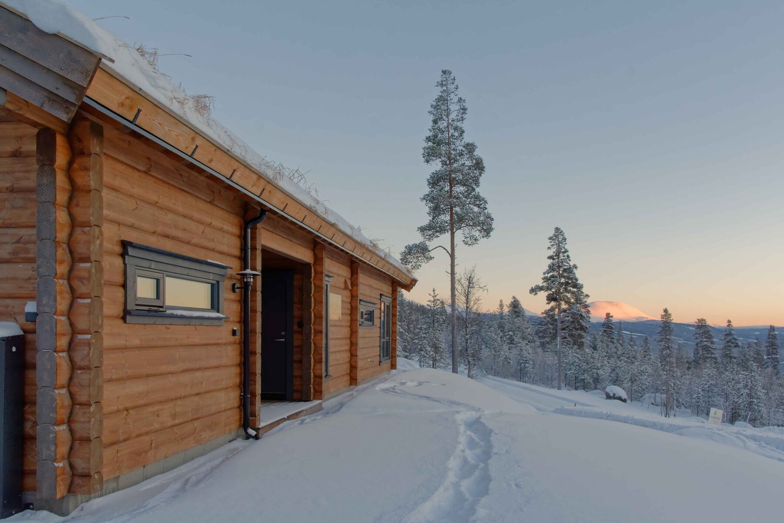 Majestetiske Heidalsmuen troner i horisonten Galleribilde