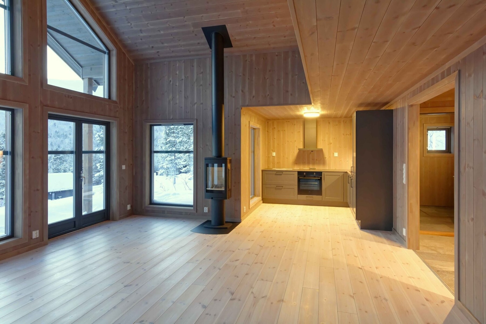 Foto fra stue i oppsatt hytte Galleribilde