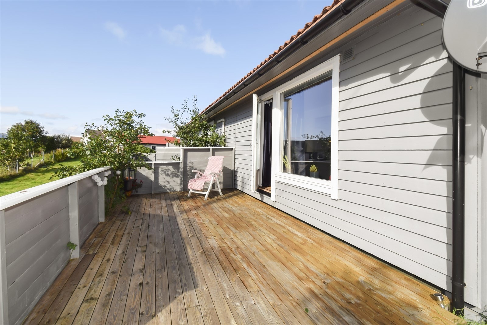 Stor og solrik sørvestvendt terrasse Galleribilde