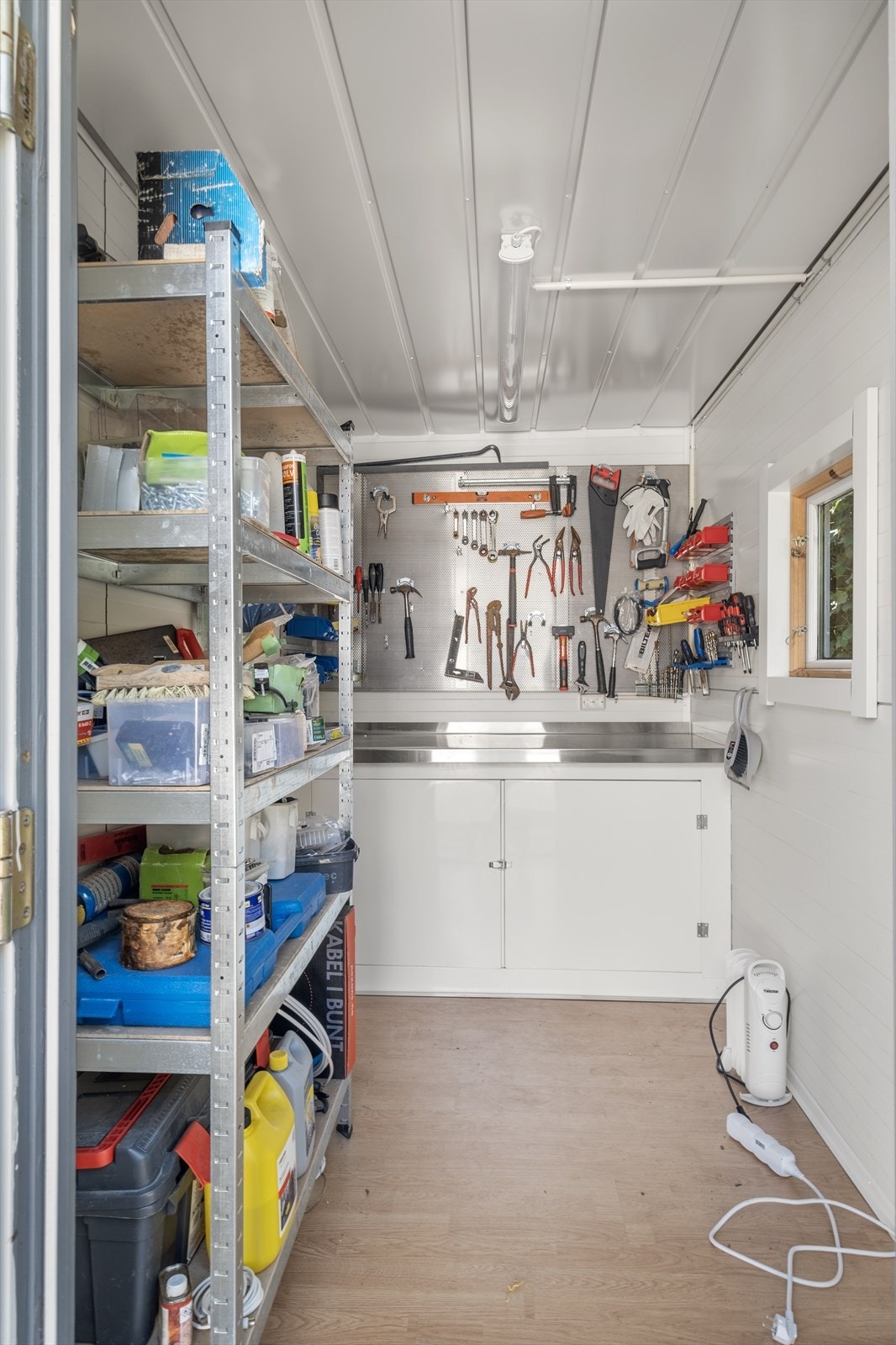 Inne i boden Galleribilde