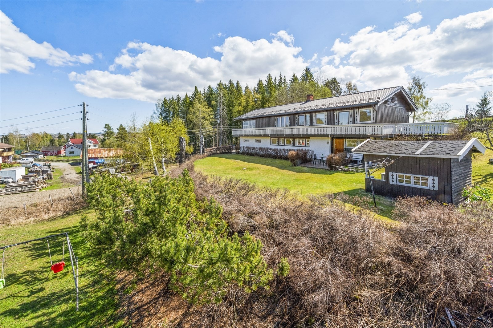 Kolbu sentrum ligger ca. 3 kilometer fra eiendommen. Galleribilde