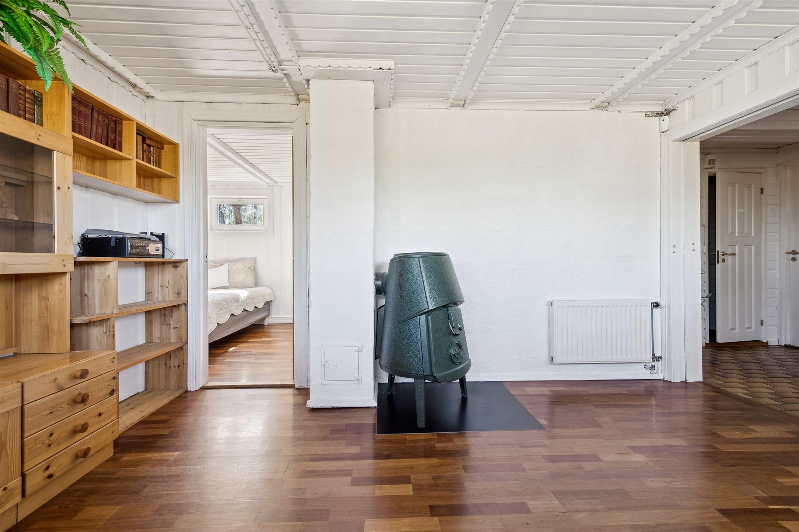 I sokkeletasjen finner du blant annet bad, tre soverom, vaskerom og god bodplass. Galleribilde