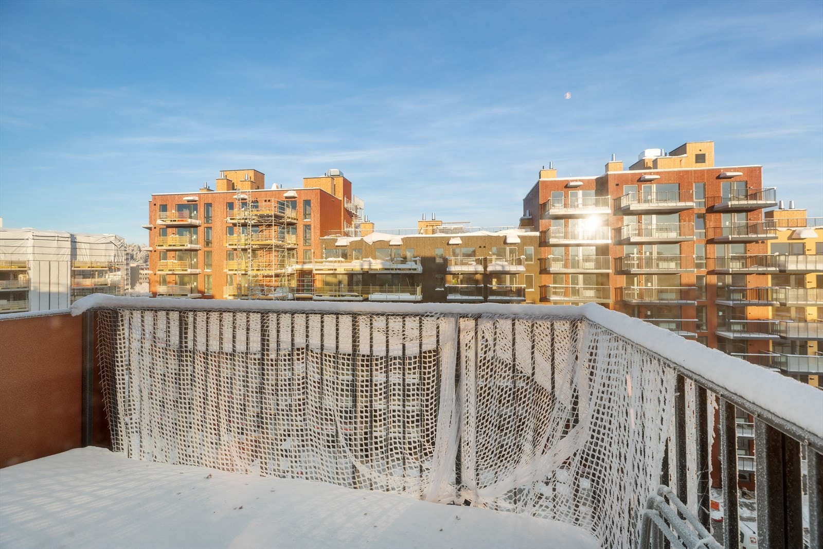 Planløsningen er praktisk og arealsmart og det er tilgang til stor nordvestvendt balkong Galleribilde