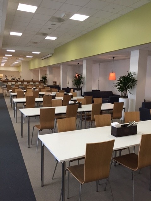 God plass i kantinen Galleribilde