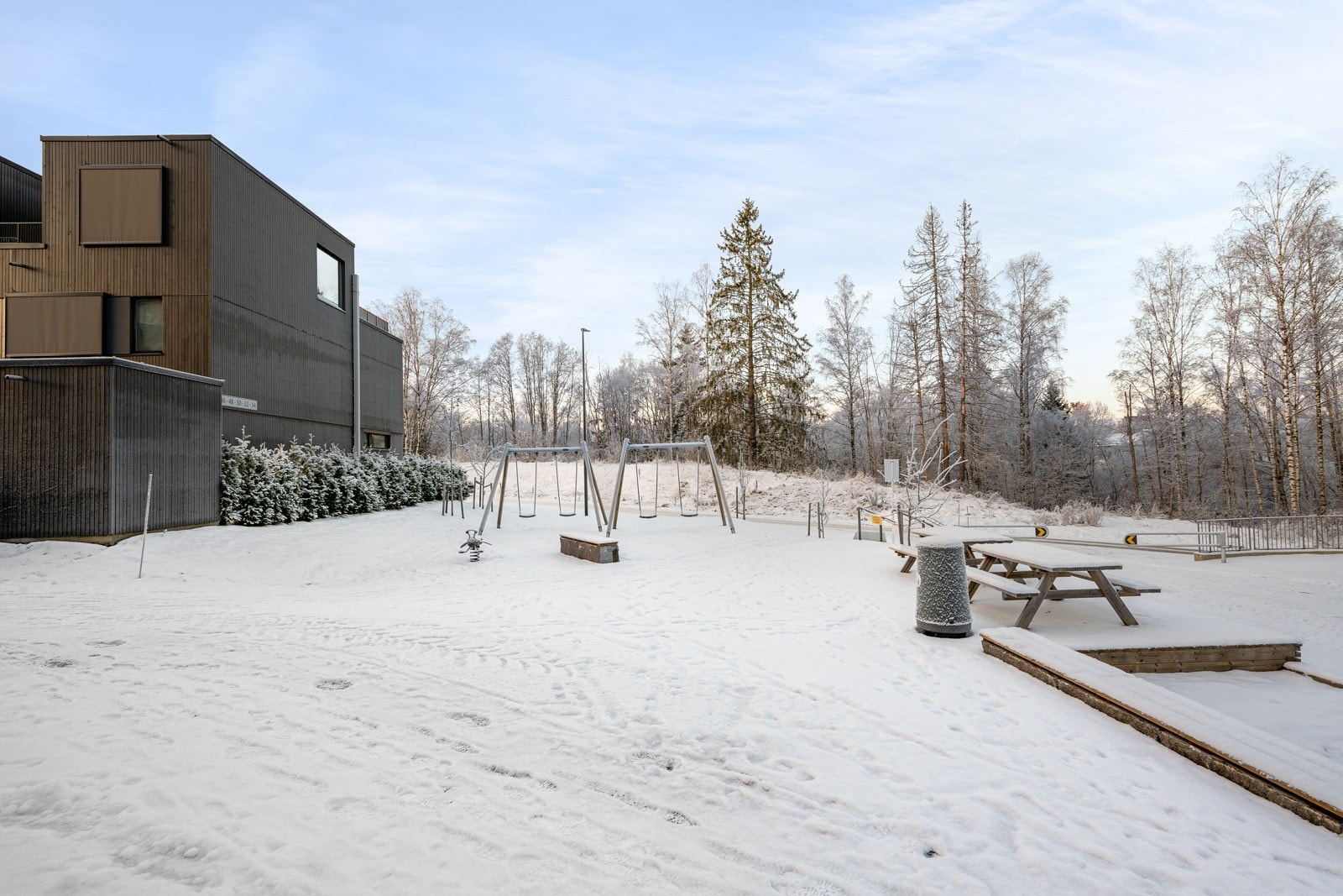 Lekeplass inne på feltet Galleribilde