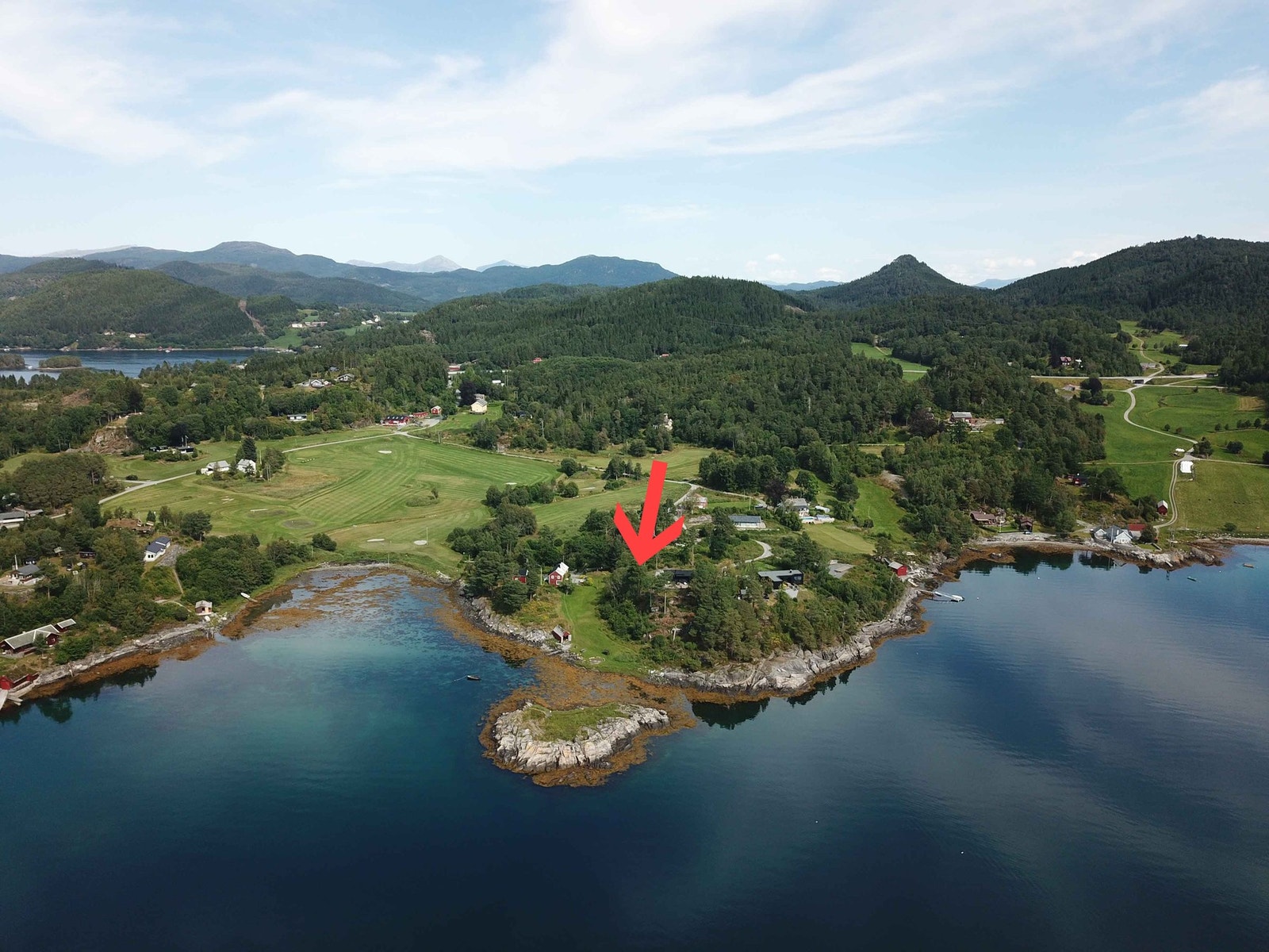 Tomt 44 ligger flott til nede ved sjøen. Galleribilde