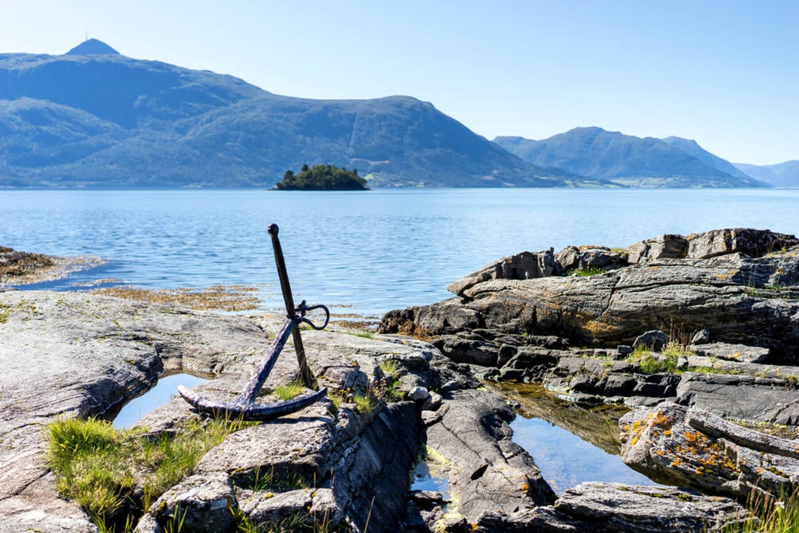 Flotte fjell i syninga. Reinsfjellet stikker opp i horisonten. Galleribilde