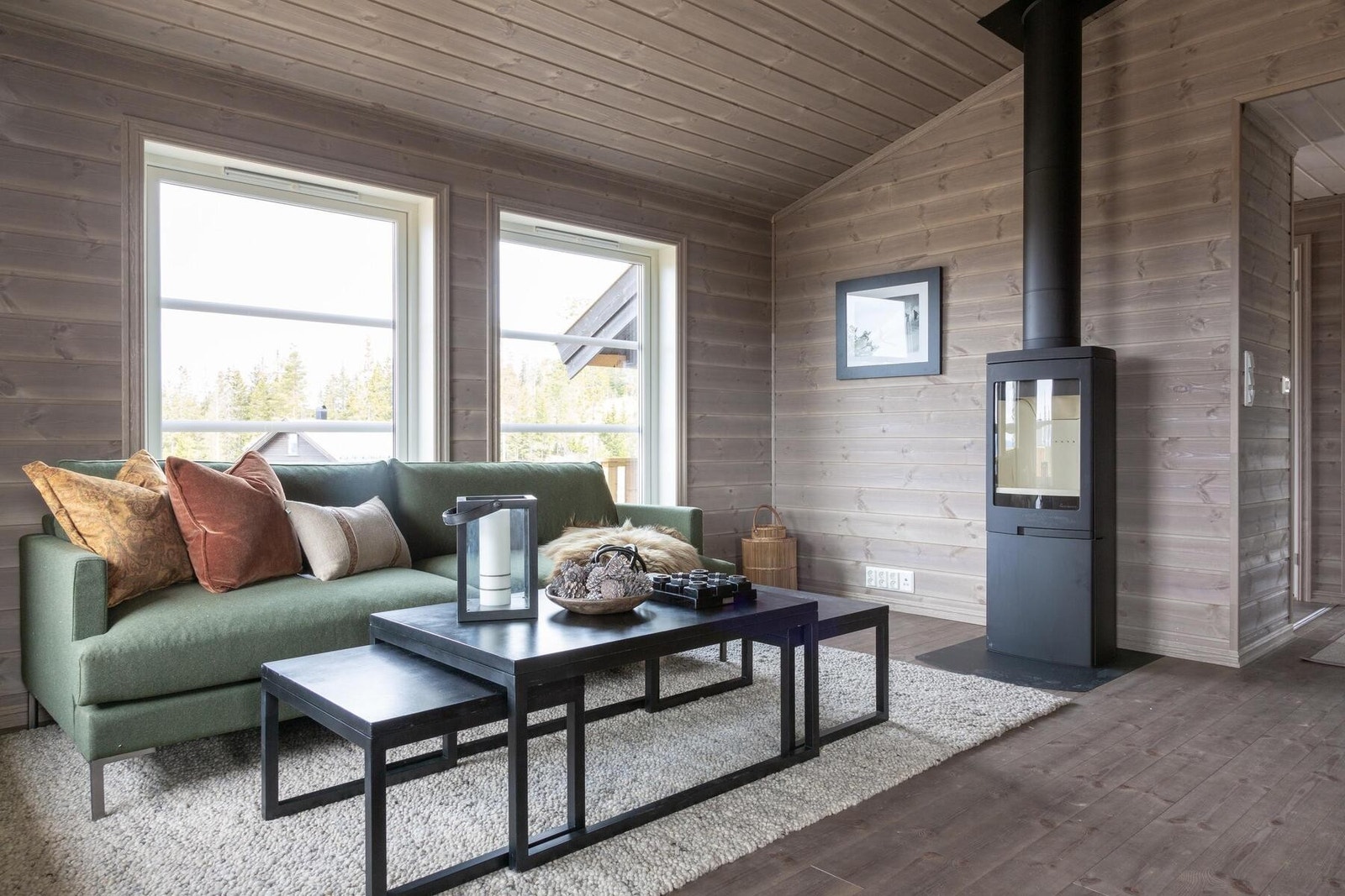 Koselig peis medfølger. Foto fra tilsvarende hyttemodell. Galleribilde