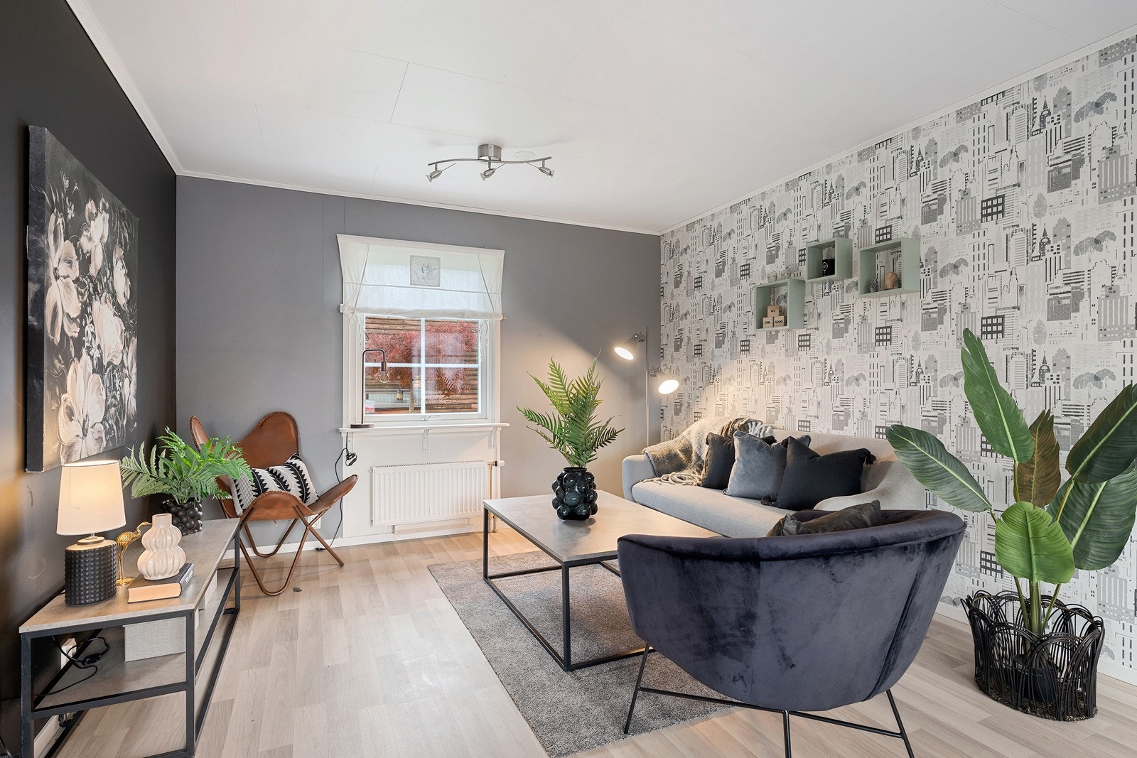 Hyggelig og lun stue med fin plass for tv. Galleribilde