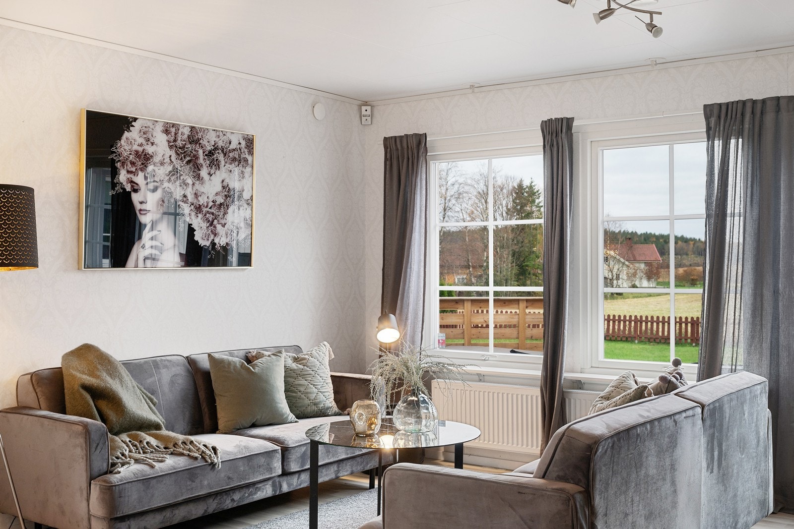 Allrommet har fått nytt, pent laminatgulv i år og veggflatene er også holdt i en lys fargetone. Galleribilde