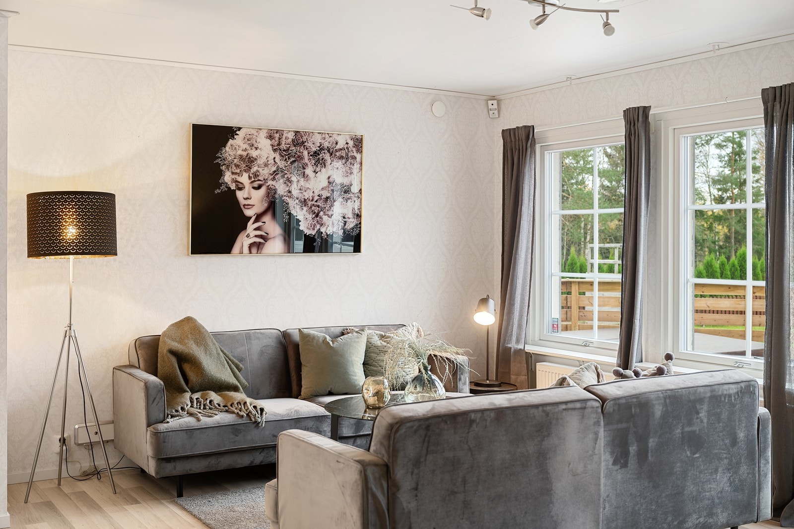 Hyggelig sofahjørne med flott utsyn. Galleribilde