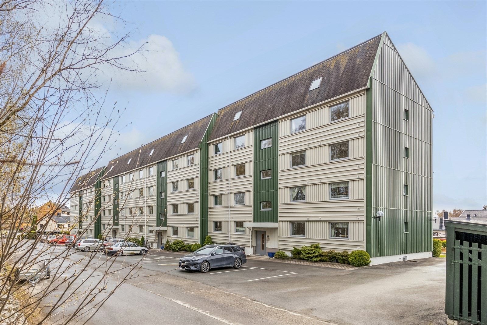 Leiligheten ligger i byggets 3. etasje. Galleribilde