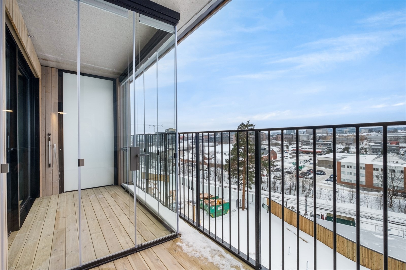 Balkong med lukket innglassing. Galleribilde