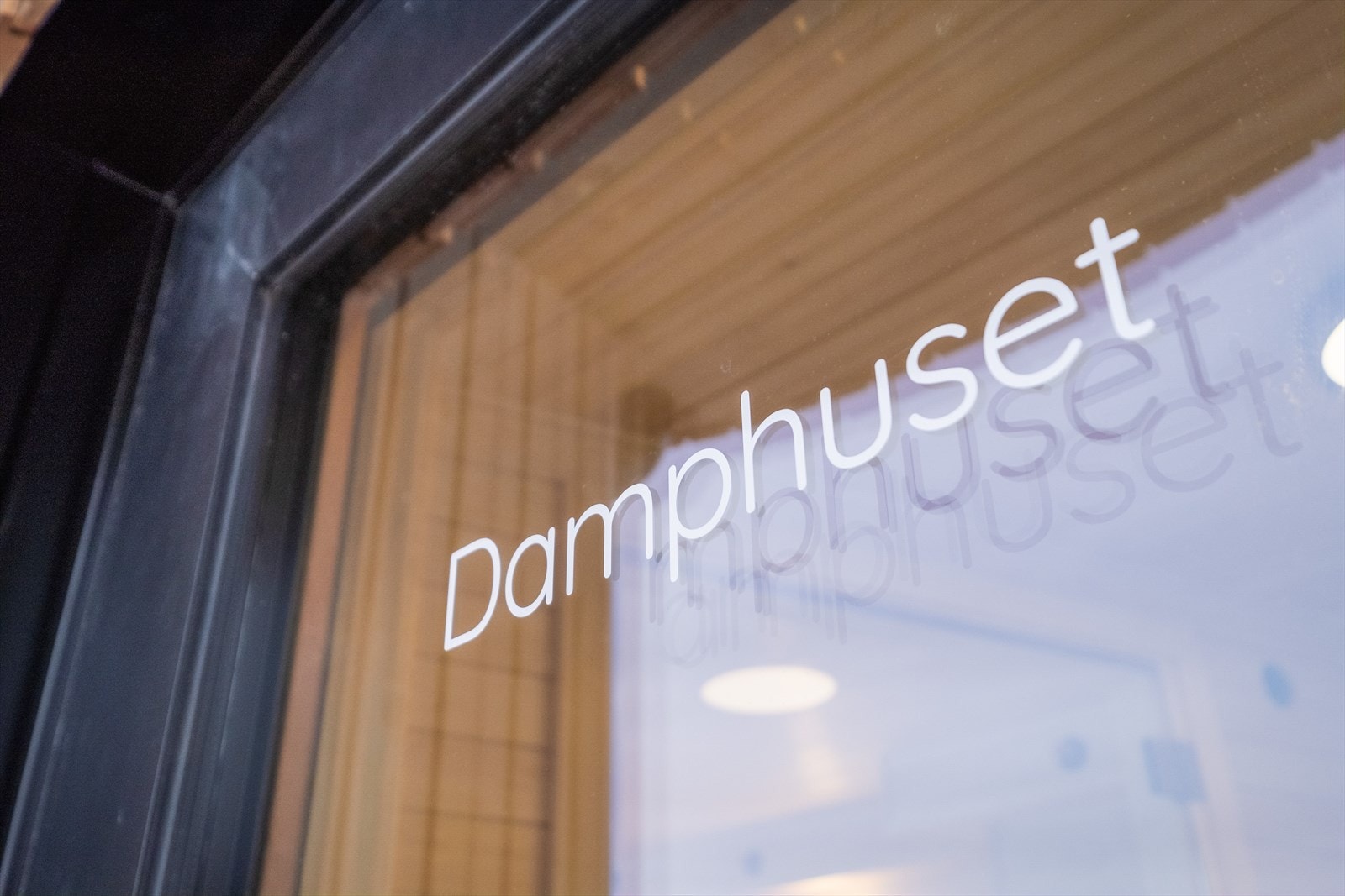 Damphuset er en sauna med utsikt over hele byen. Galleribilde