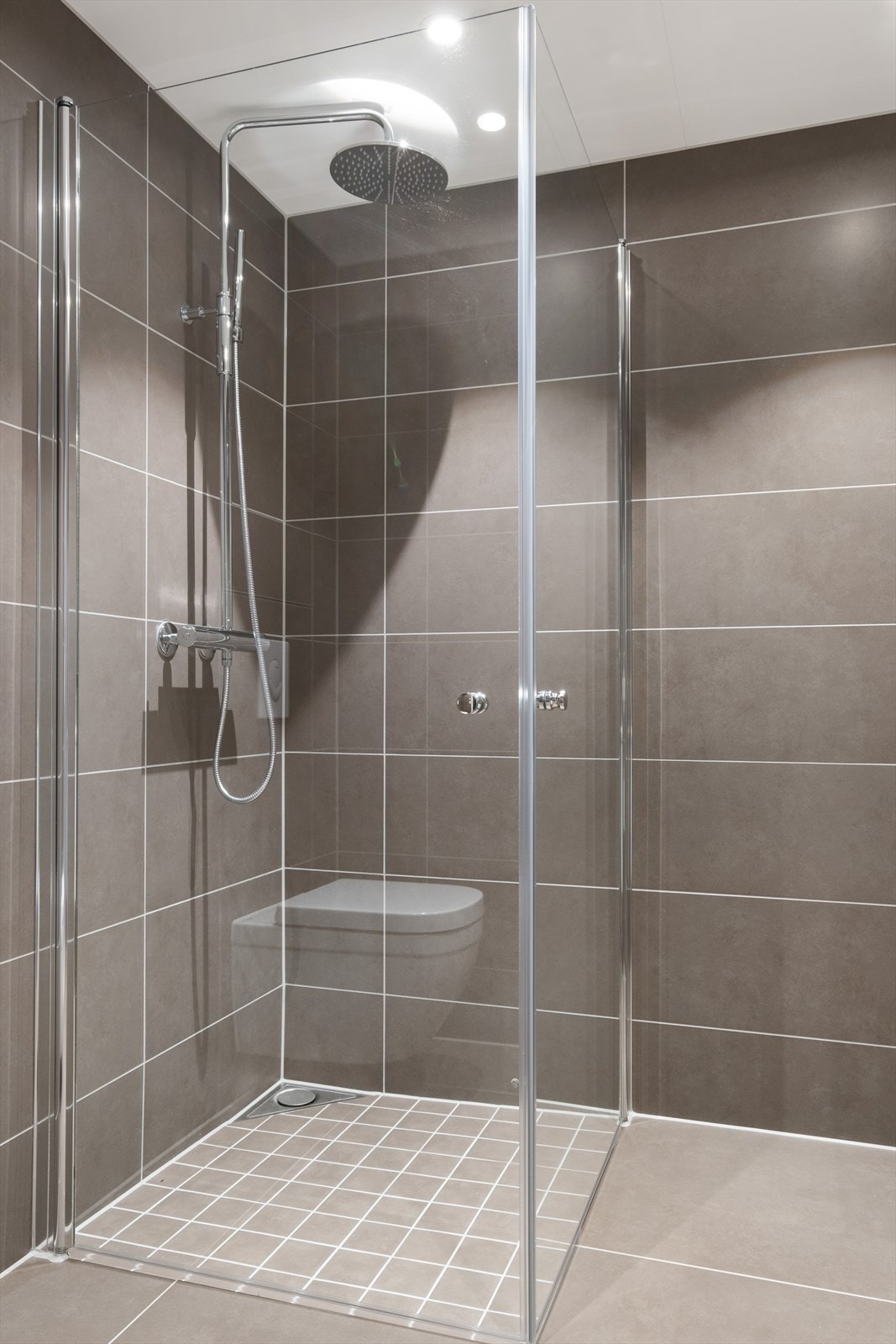 Rainshower i dusjen. Galleribilde