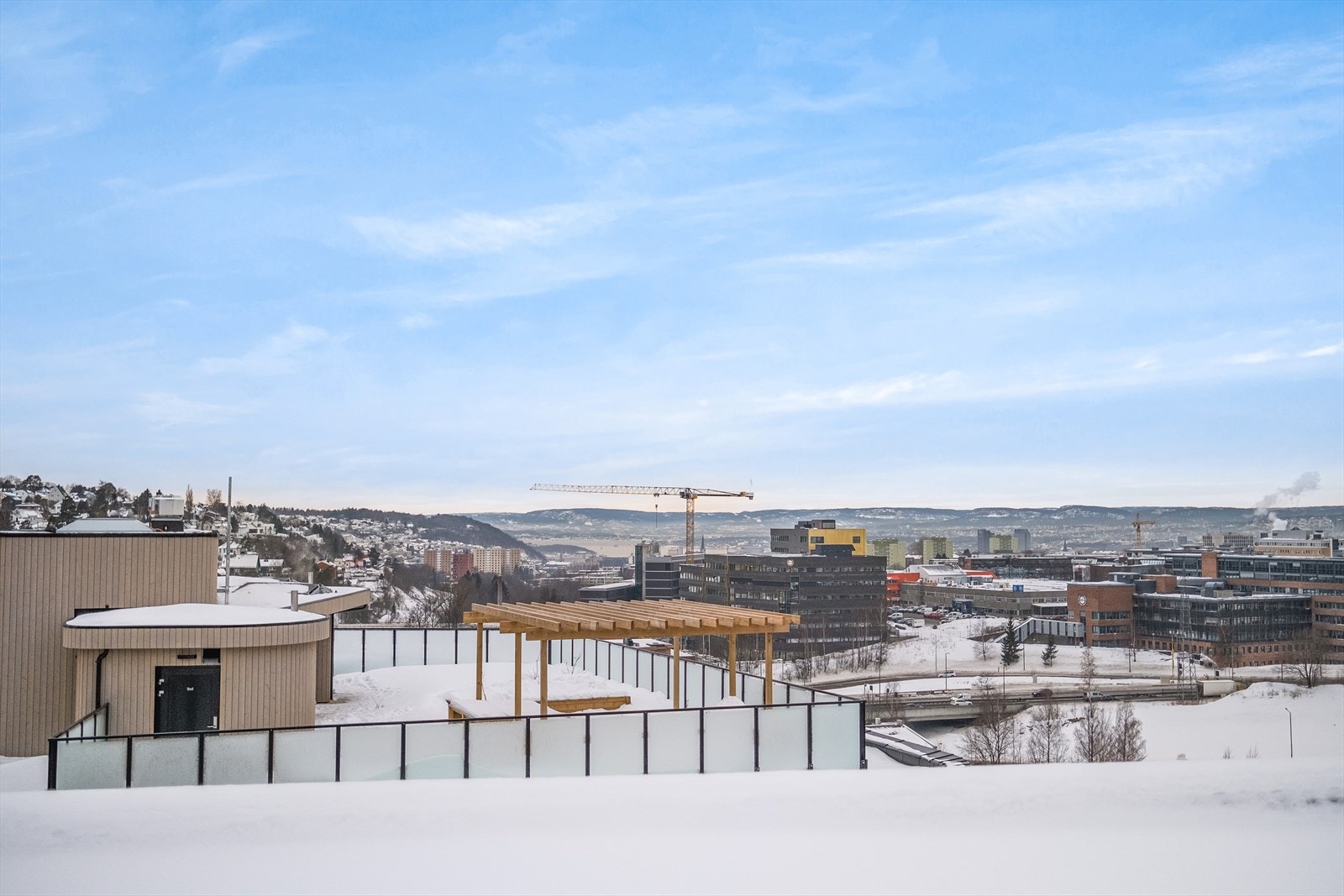 Takterrassene har fantastisk utsikt - her mot sentrum og fjorden. Galleribilde