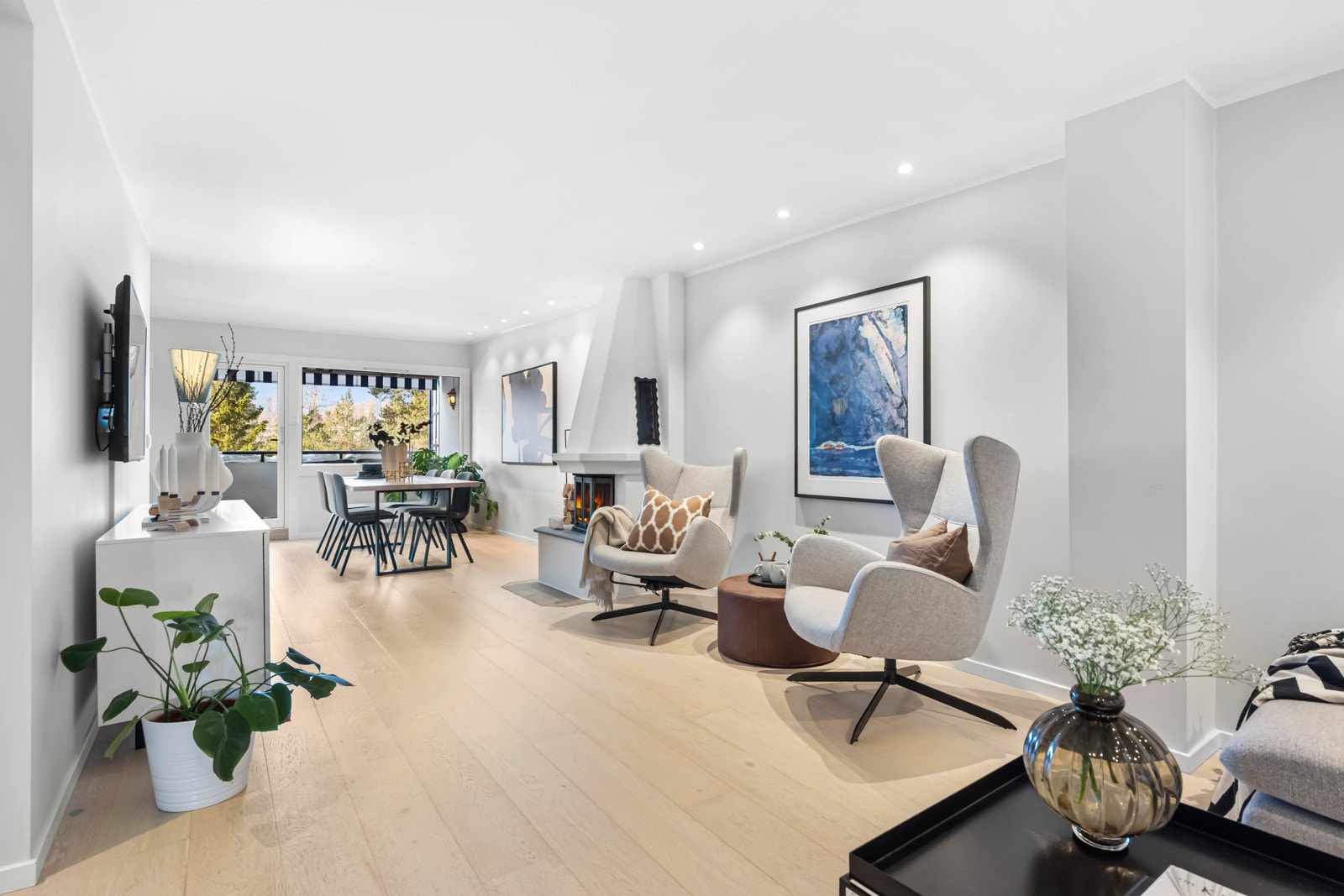 Leiligheten har enstavs parkett og er holdt i lyse, tidløse farger Galleribilde