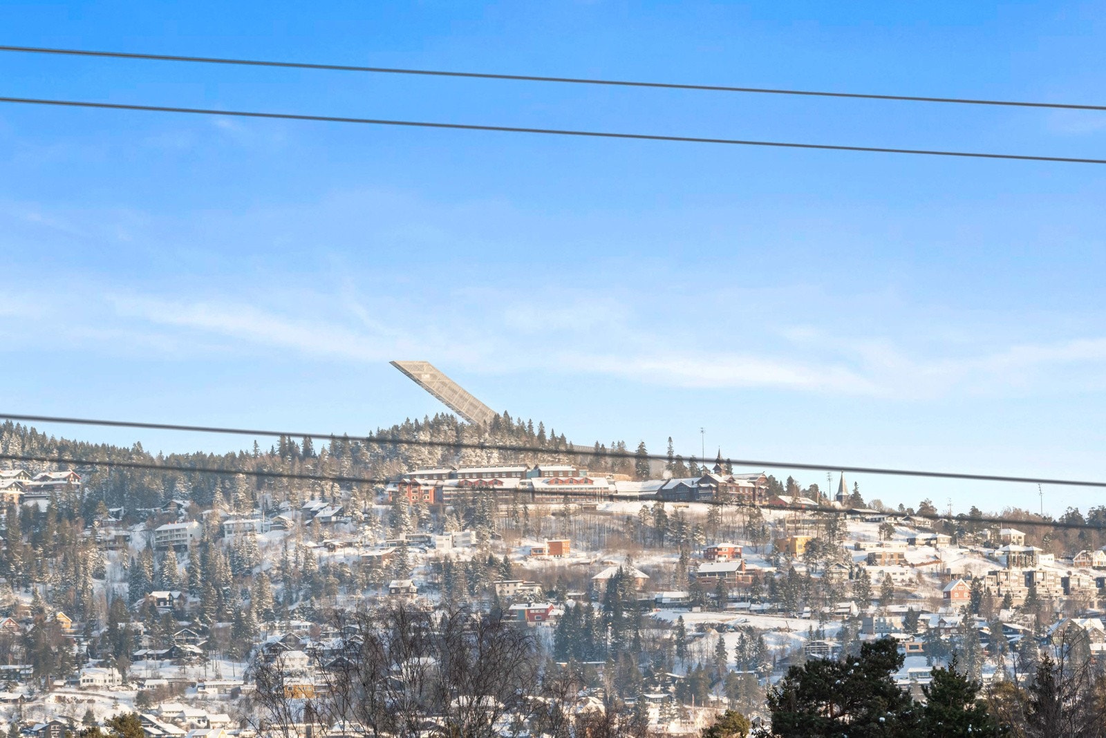 Vindusflatene på denne siden ble skiftet i 2017 og byr på flott utsikt mot bla. Holmenkollen og Oslofjorden Galleribilde