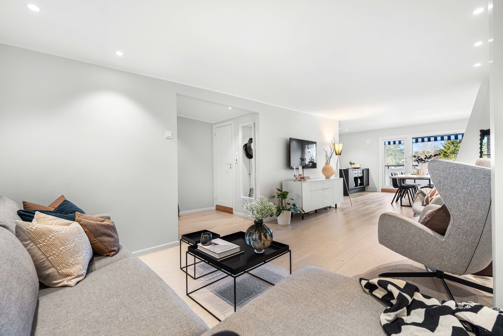 Leiligheten har en flott, gjennomgående planløsning med gode lysforhold Galleribilde