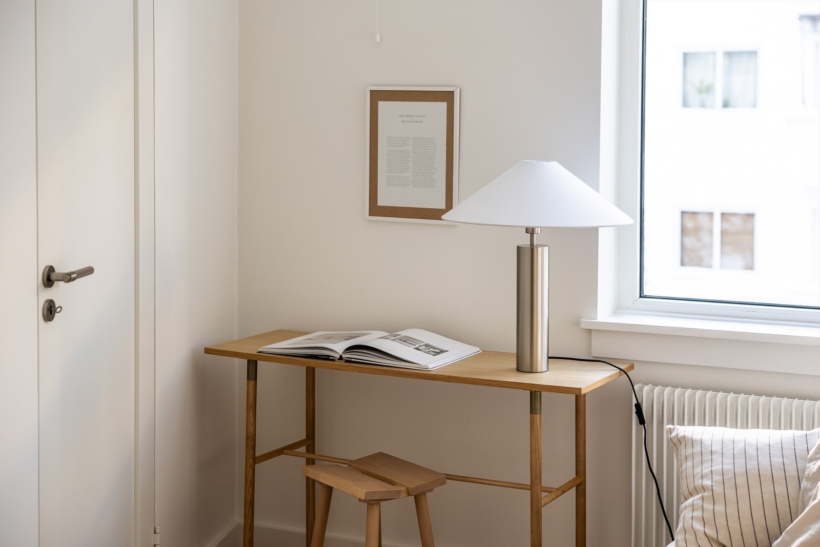 Praktisk vaskerom/bod i tilknytning til soverom 2 med opplegg til vaskemaskin. Galleribilde