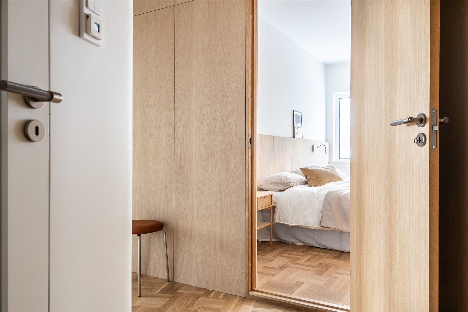 Leiligheten har romslig med skap, garderobe og boder. Galleribilde