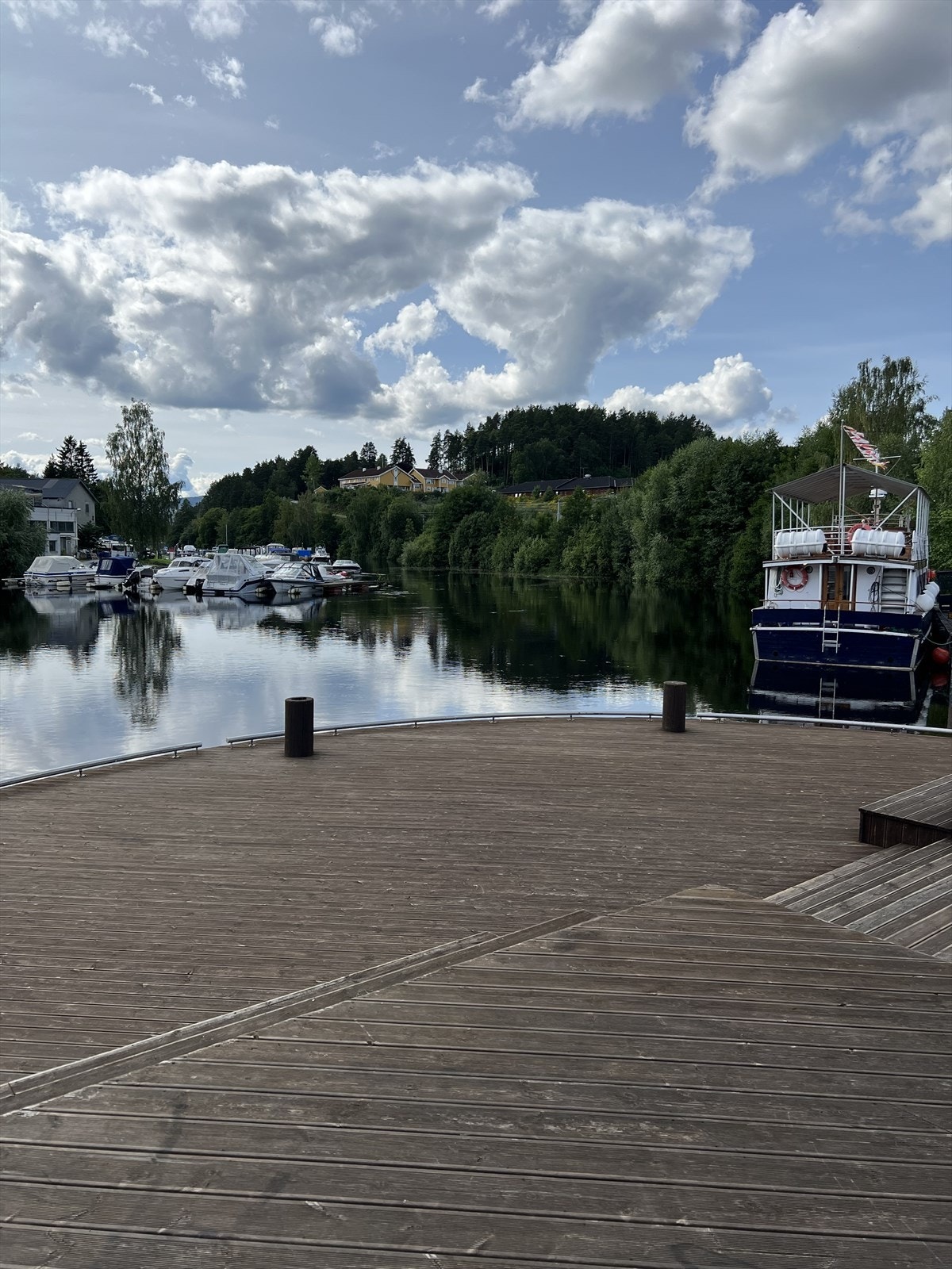 Vestfossen sentrum er ikke langt unna både med båt og bil Galleribilde