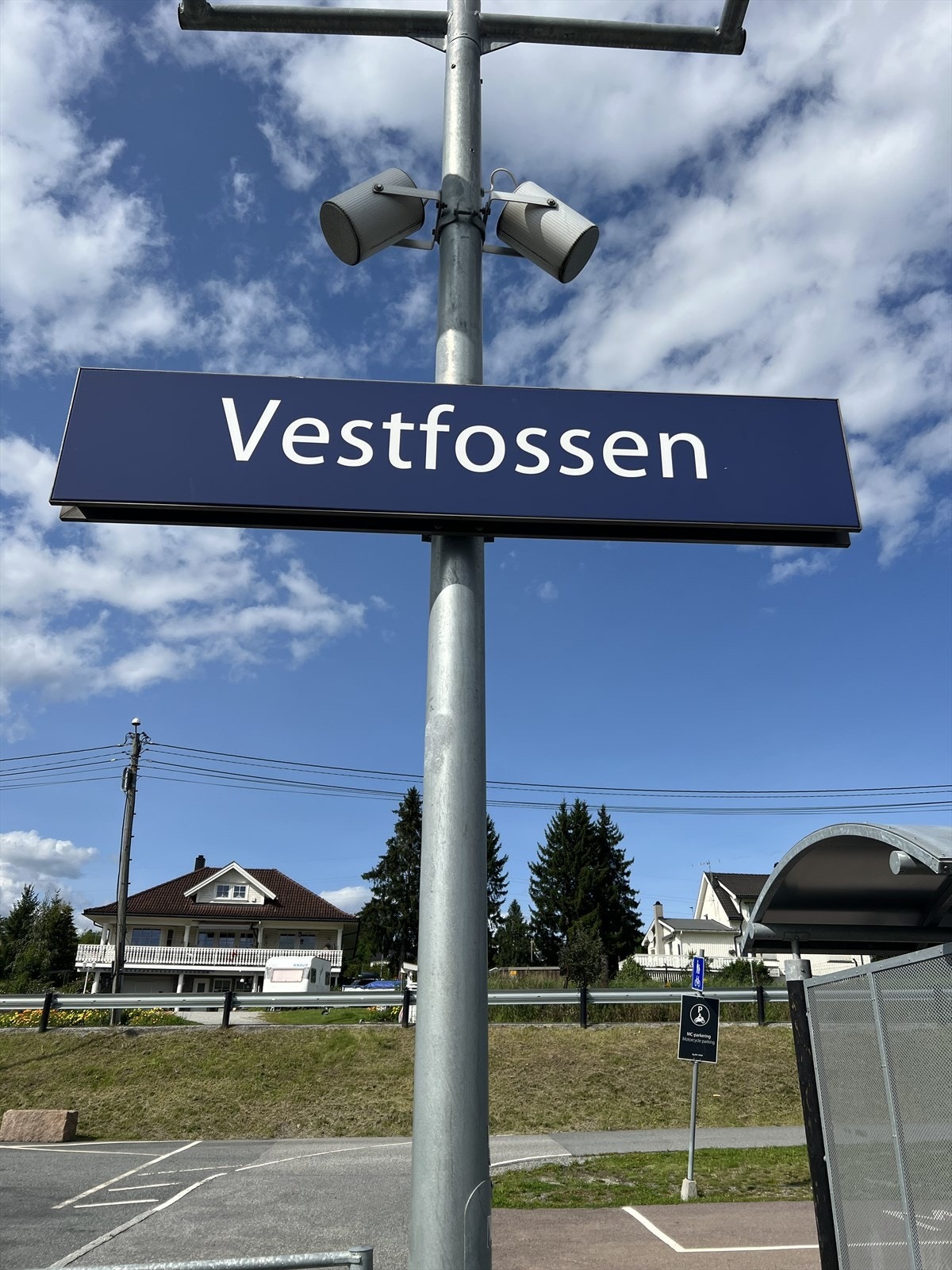 Kort vei til Vestfossen togstasjon Galleribilde