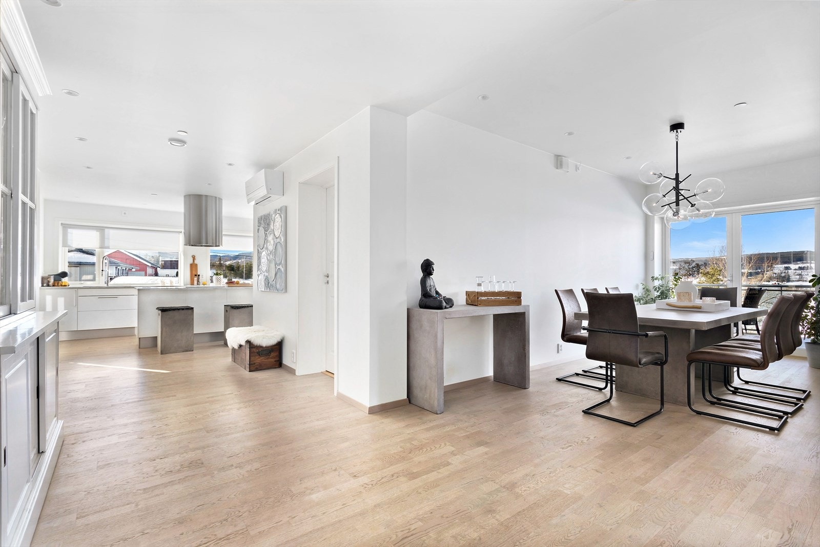 Åpen stuekjøkken løsning. Galleribilde