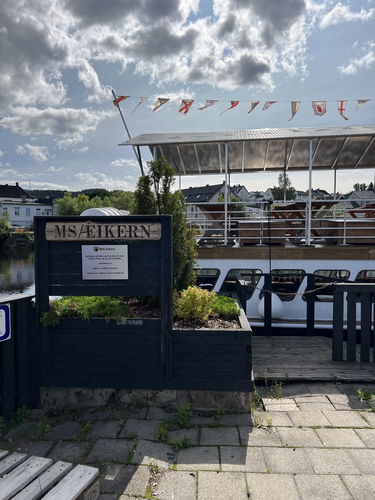 Ta gjerne en tur med M/S Eikern Galleribilde