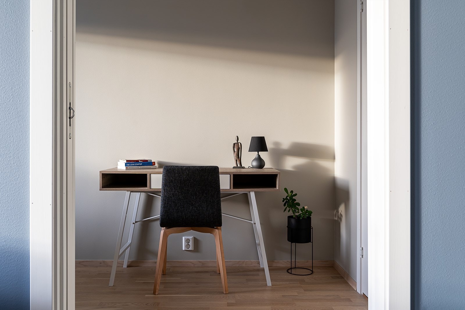 Her har du også god plass til å etablere ekstra garderobeplass, eller hjemmekontor. Her er mulighetene mange. Galleribilde