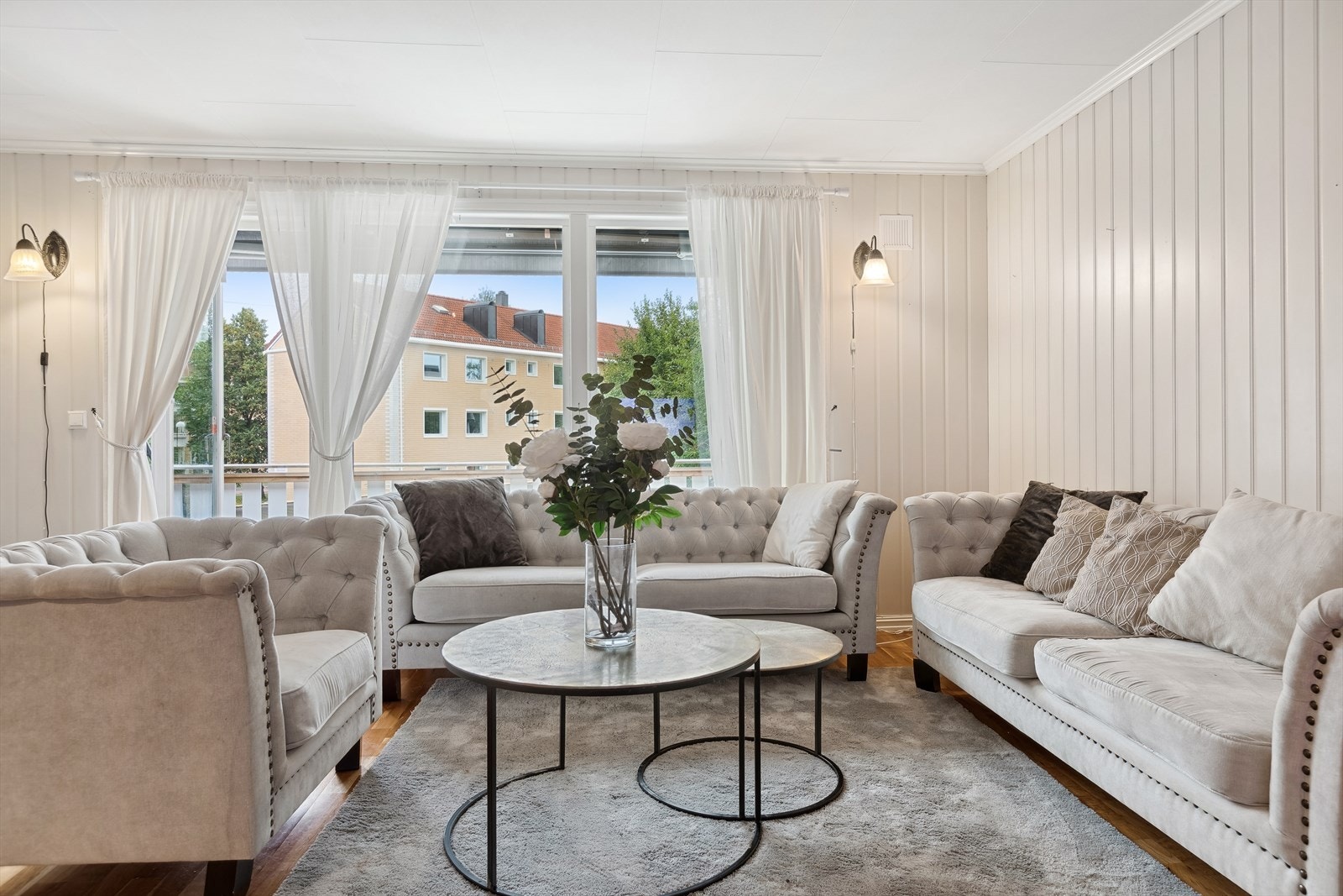 Stuen er tilknyttet både kjøkken og veranda, Galleribilde