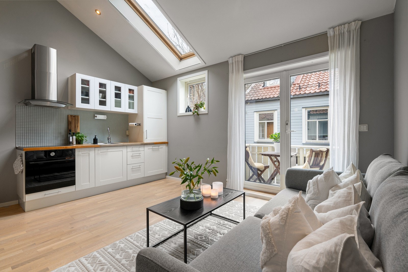 Velkommen til Sandgata 35! Daniel Bruce v/EIE eiendomsmegling har gleden av å presentere en flott og moderne 2-roms selveierleilighet fra år 2008. Galleribilde