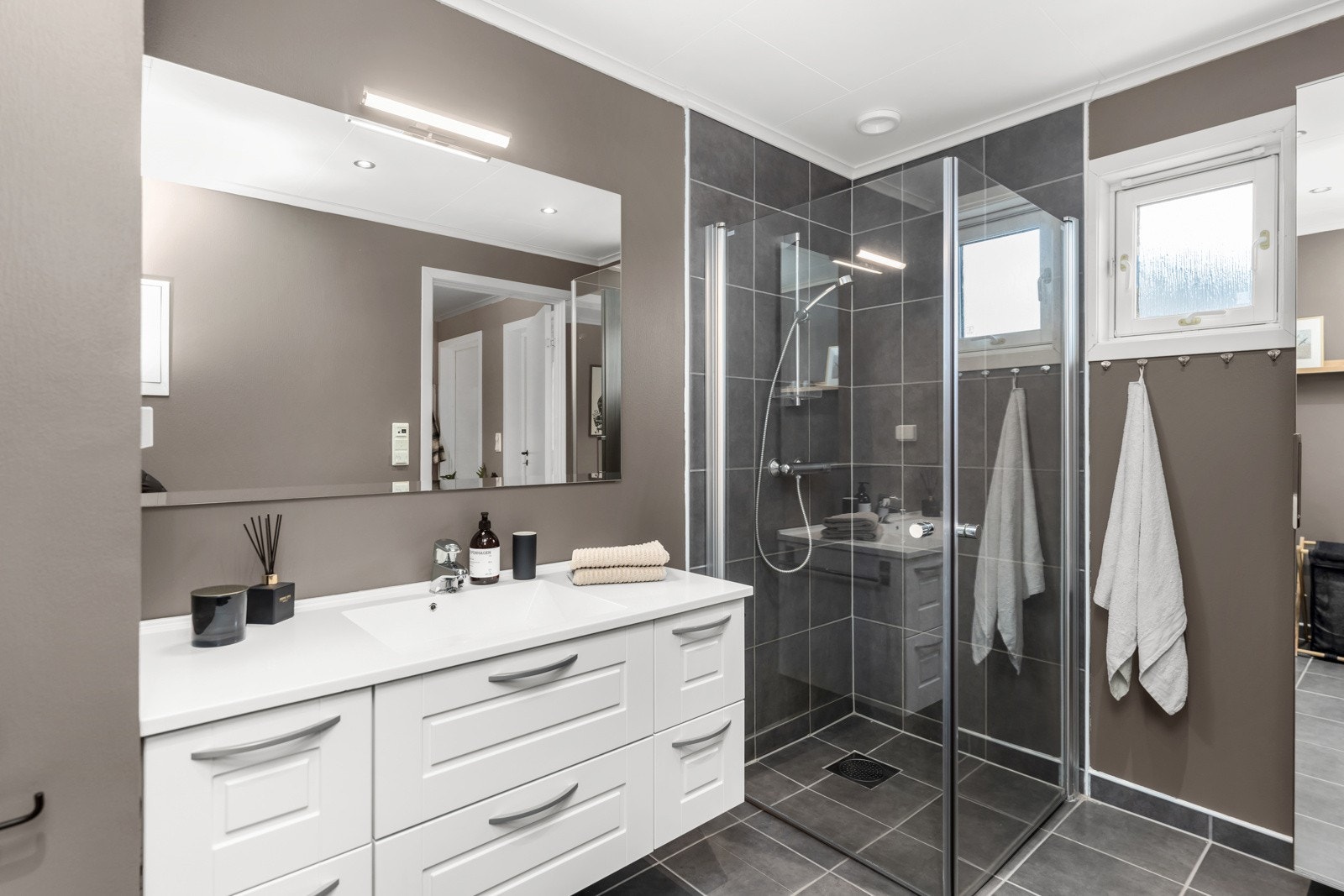 4892487_1-pjptsb1.jpg Galleribilde