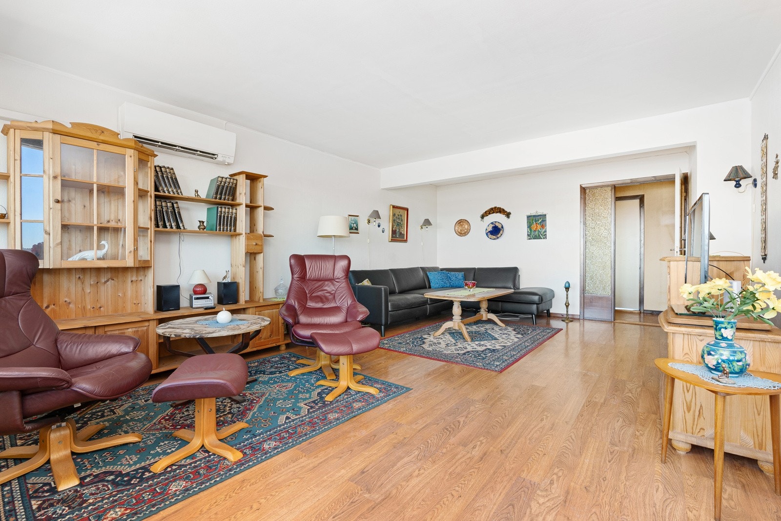 God plass til både salong- og spisestuemøbler Galleribilde