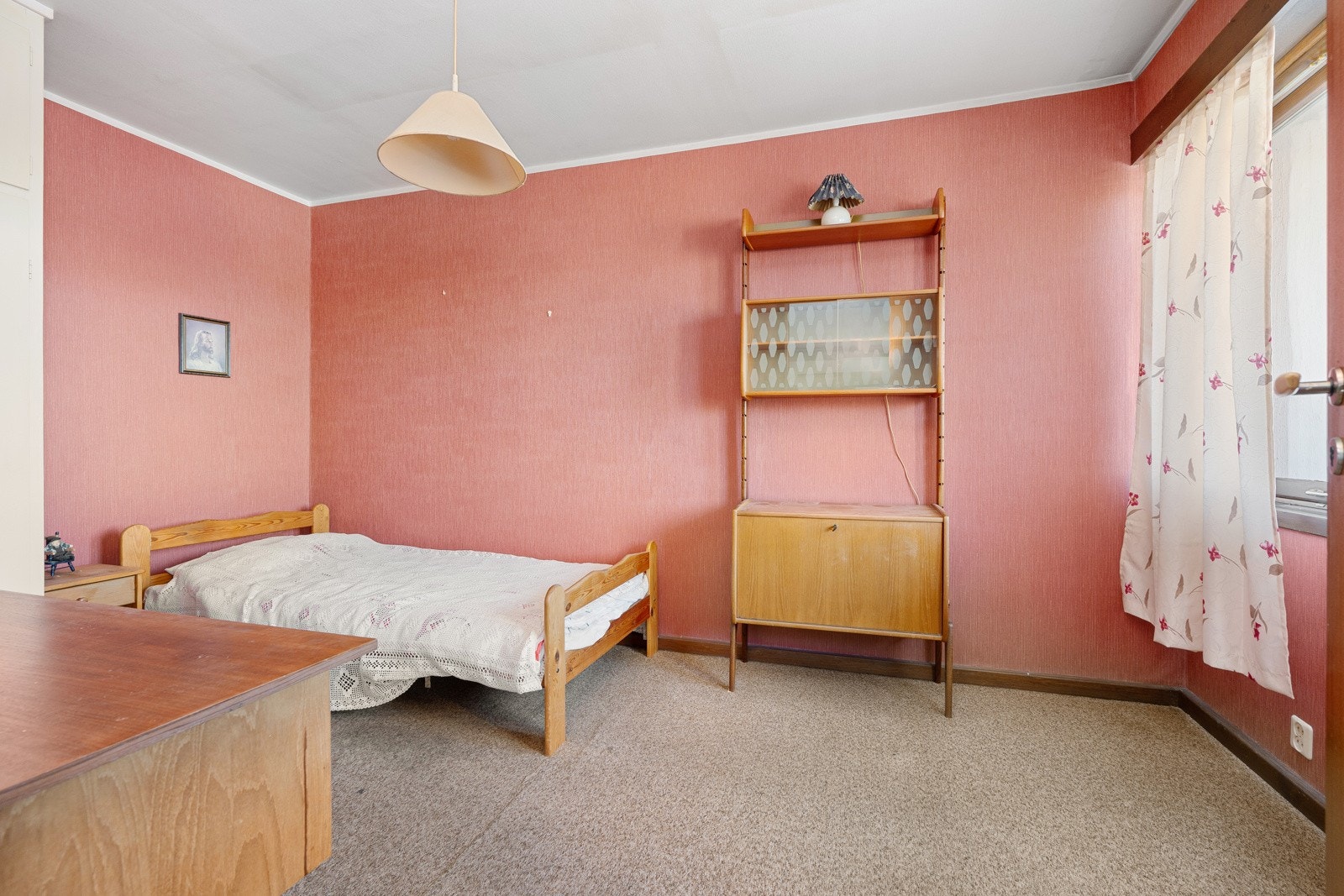 Soverom IV - plassbygde garderobeskap Galleribilde