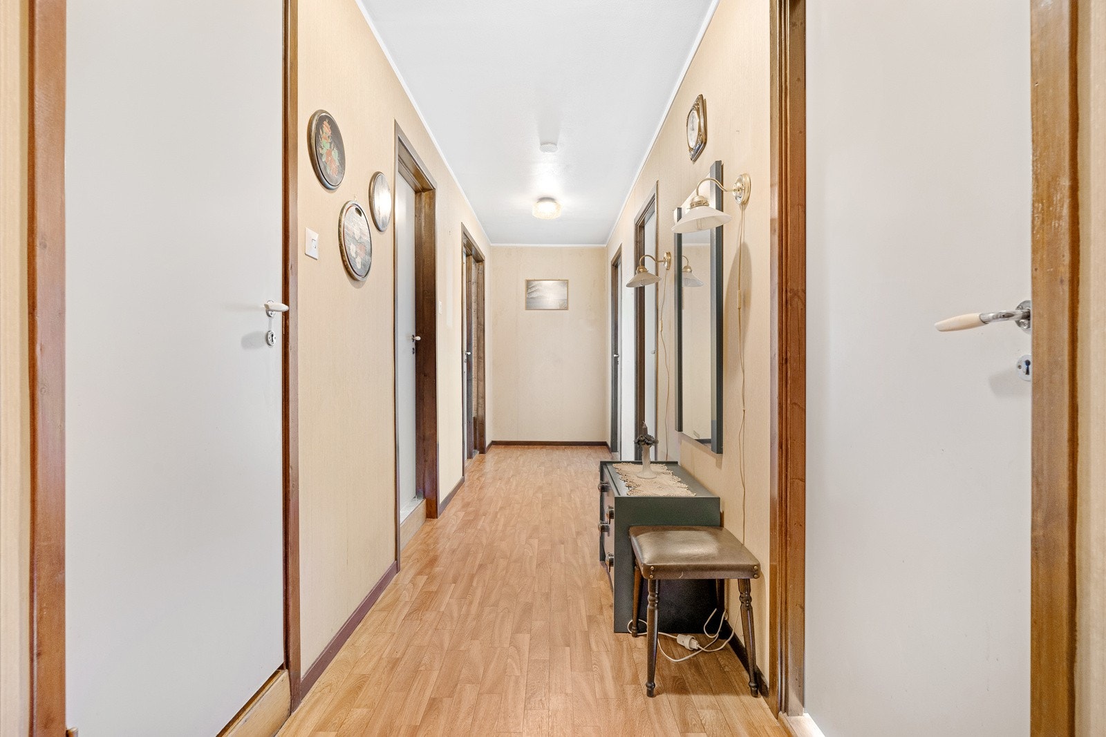 Gang, sett fra ytterdør mot stue Galleribilde