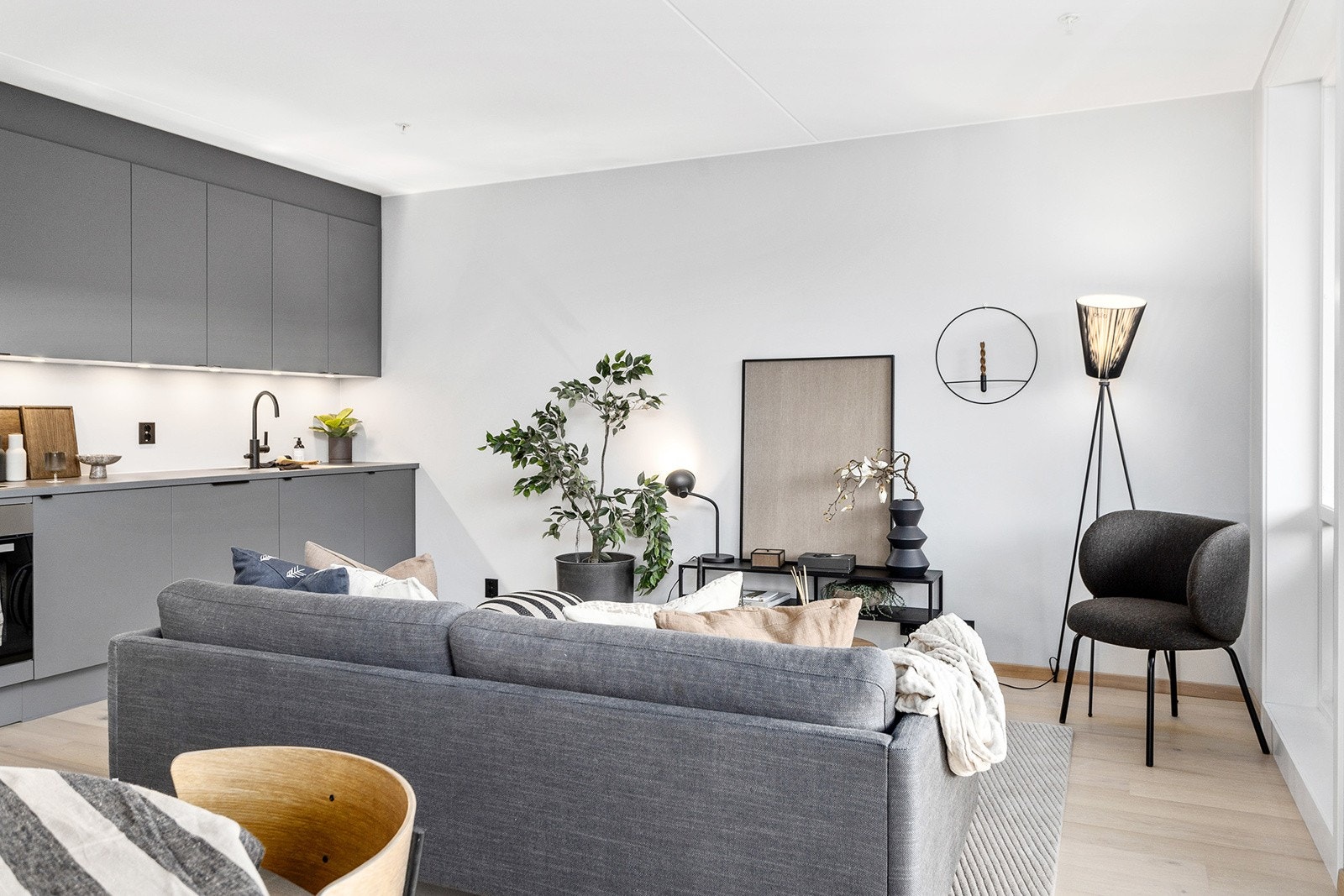 Nærområdet byr også på et godt treningstilbud for store og små gjennom flere treningssentre, idrettslag, Jordal, Valle Hovin og Valhall idrettsanlegg. Galleribilde