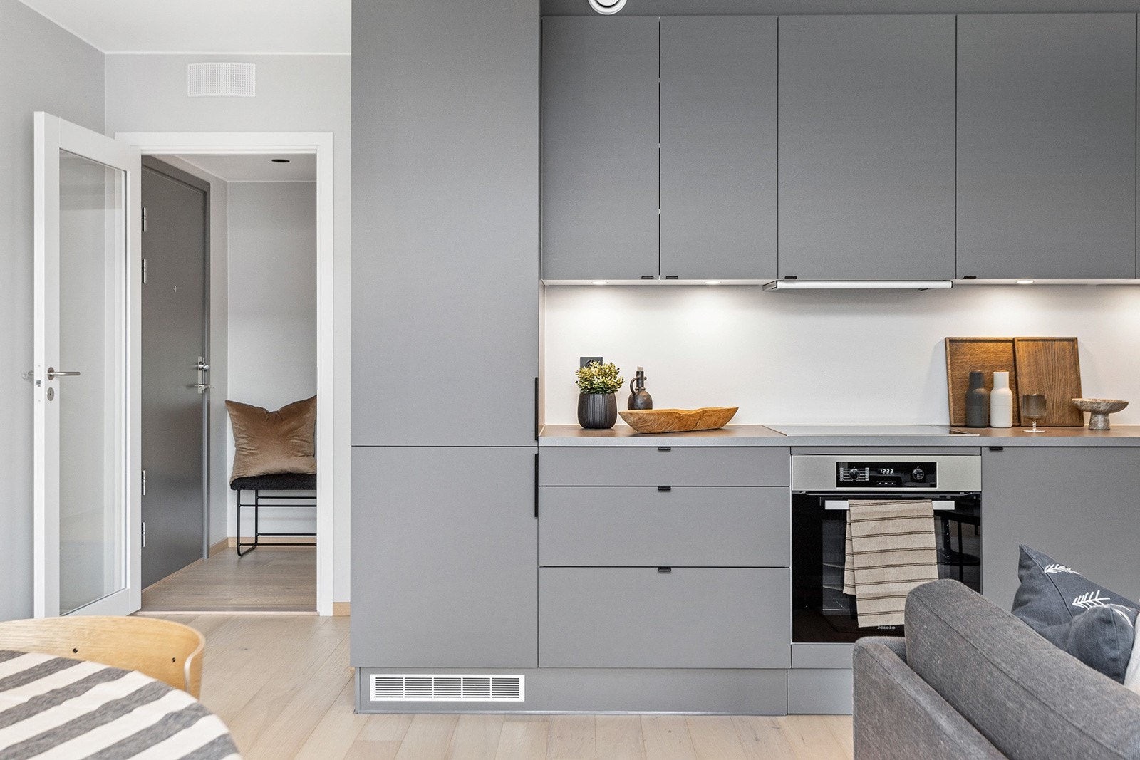 Det er godt med skap- og skuffeplass. Galleribilde