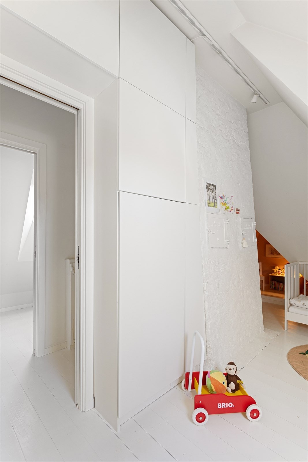 Plassbygd skapløsning/garderobe Galleribilde