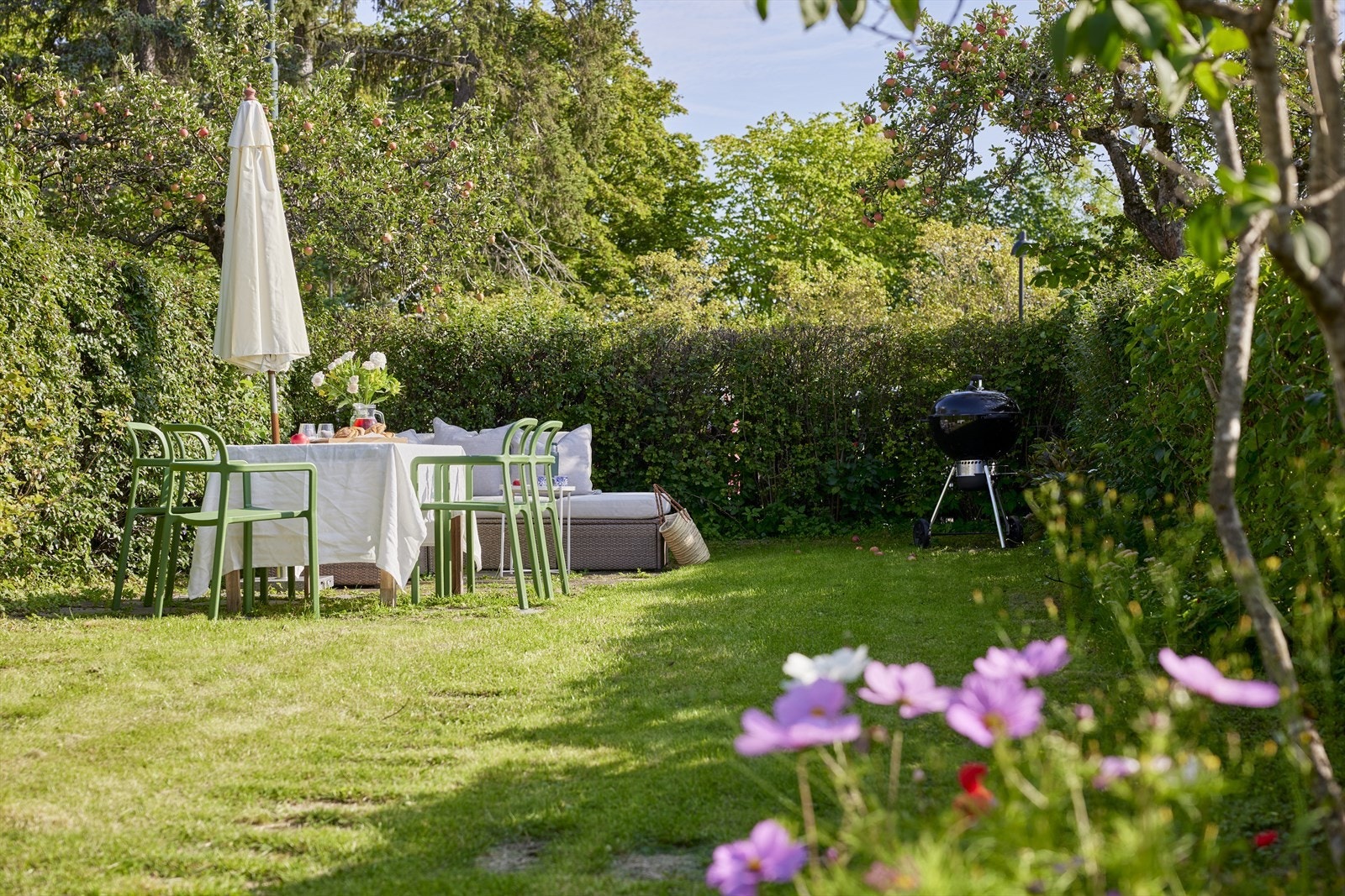 Andelen disponerer en romslig hageparsell elektronisk estimert til ca. 130 kvm Galleribilde