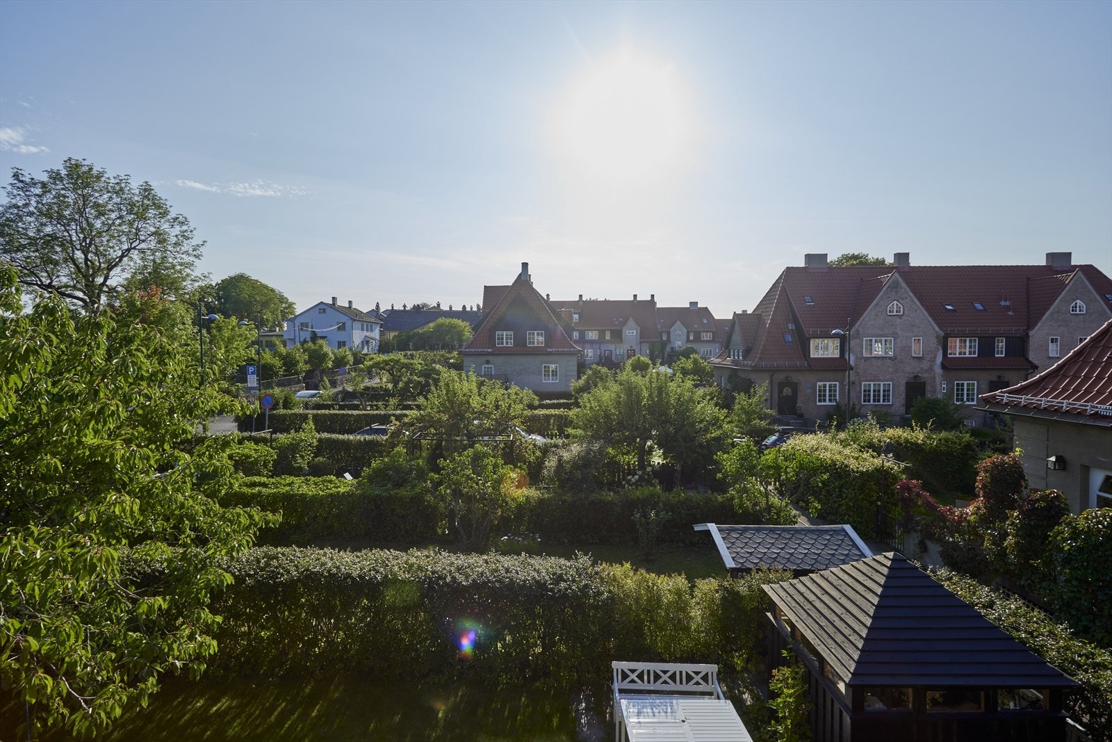 Her ser man ned til hageparsellen sin og utover hagebyen Galleribilde