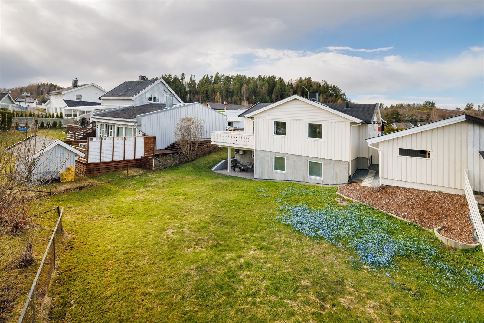 Utleiedelen har egen inngang på baksiden av huset. Galleribilde