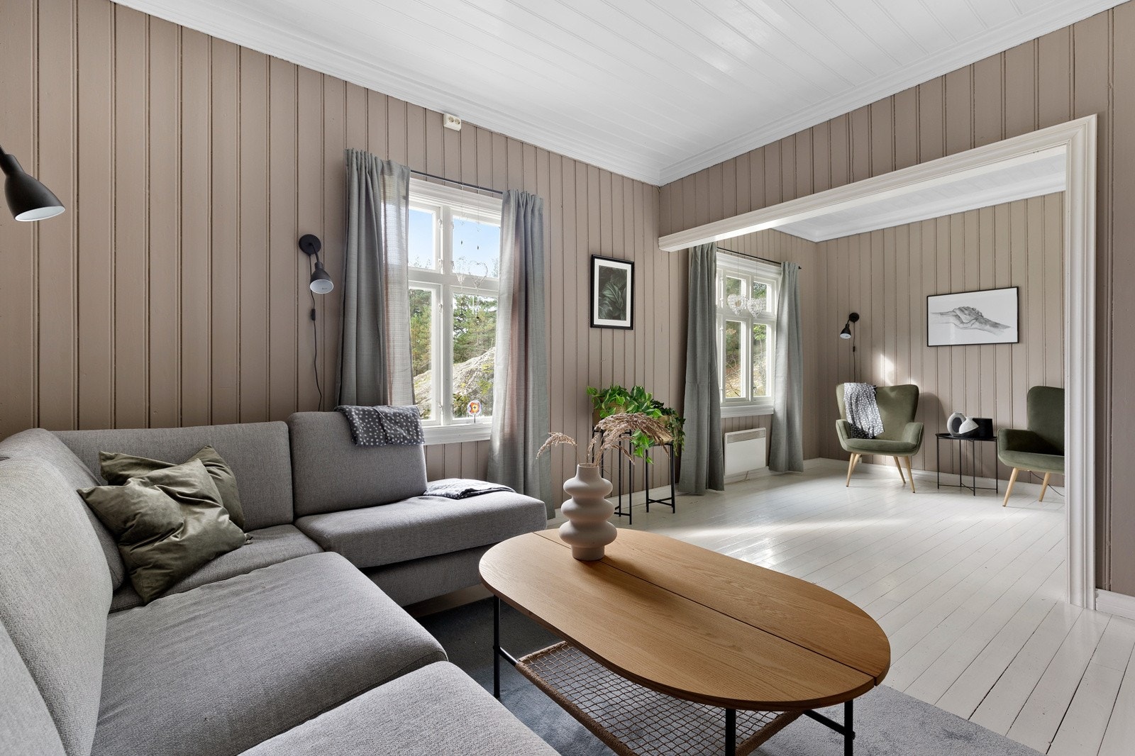 Stue med god plass til møblering Galleribilde