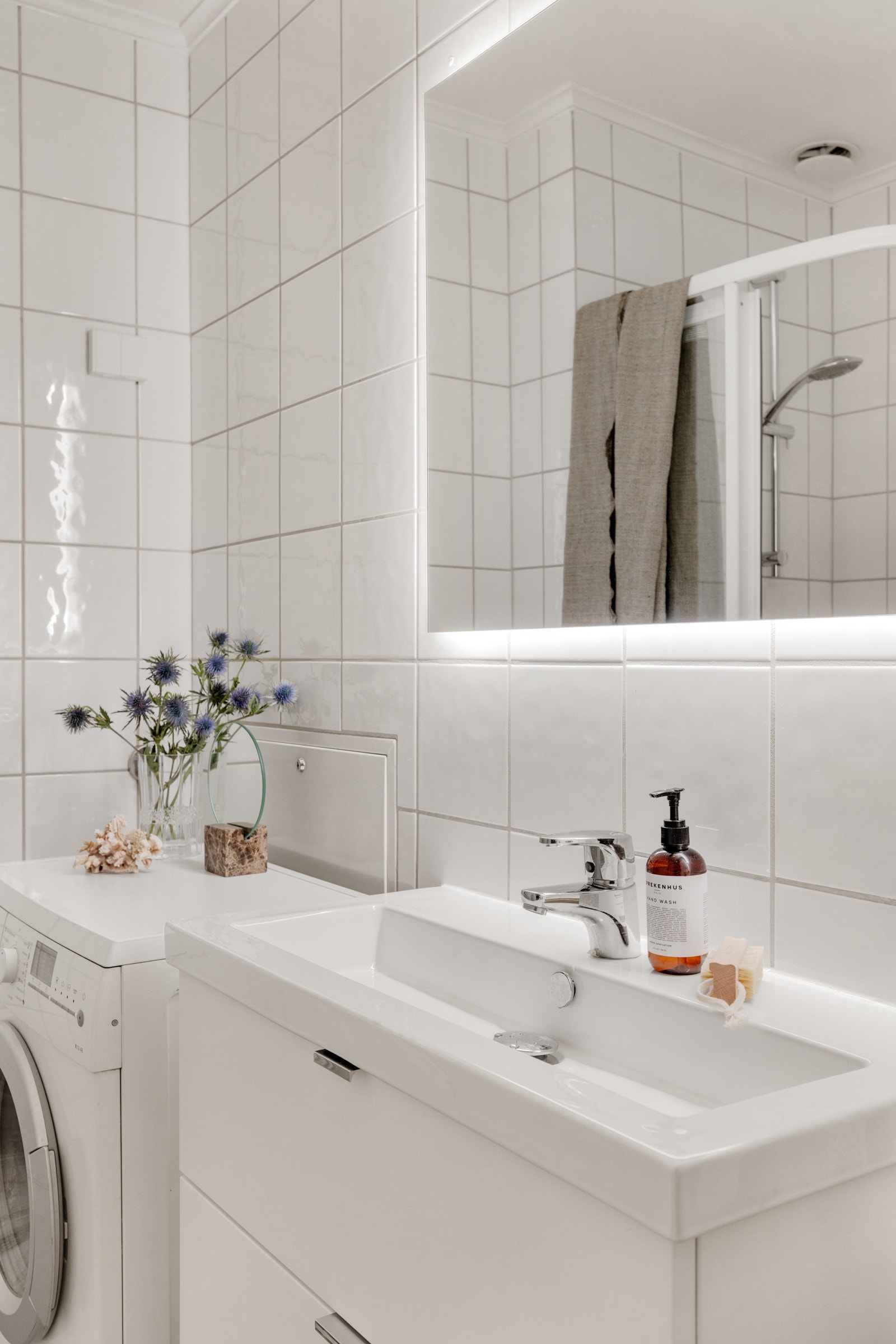 Varmekabler i gulv og opplegg/plass til vaskemaskin. Galleribilde